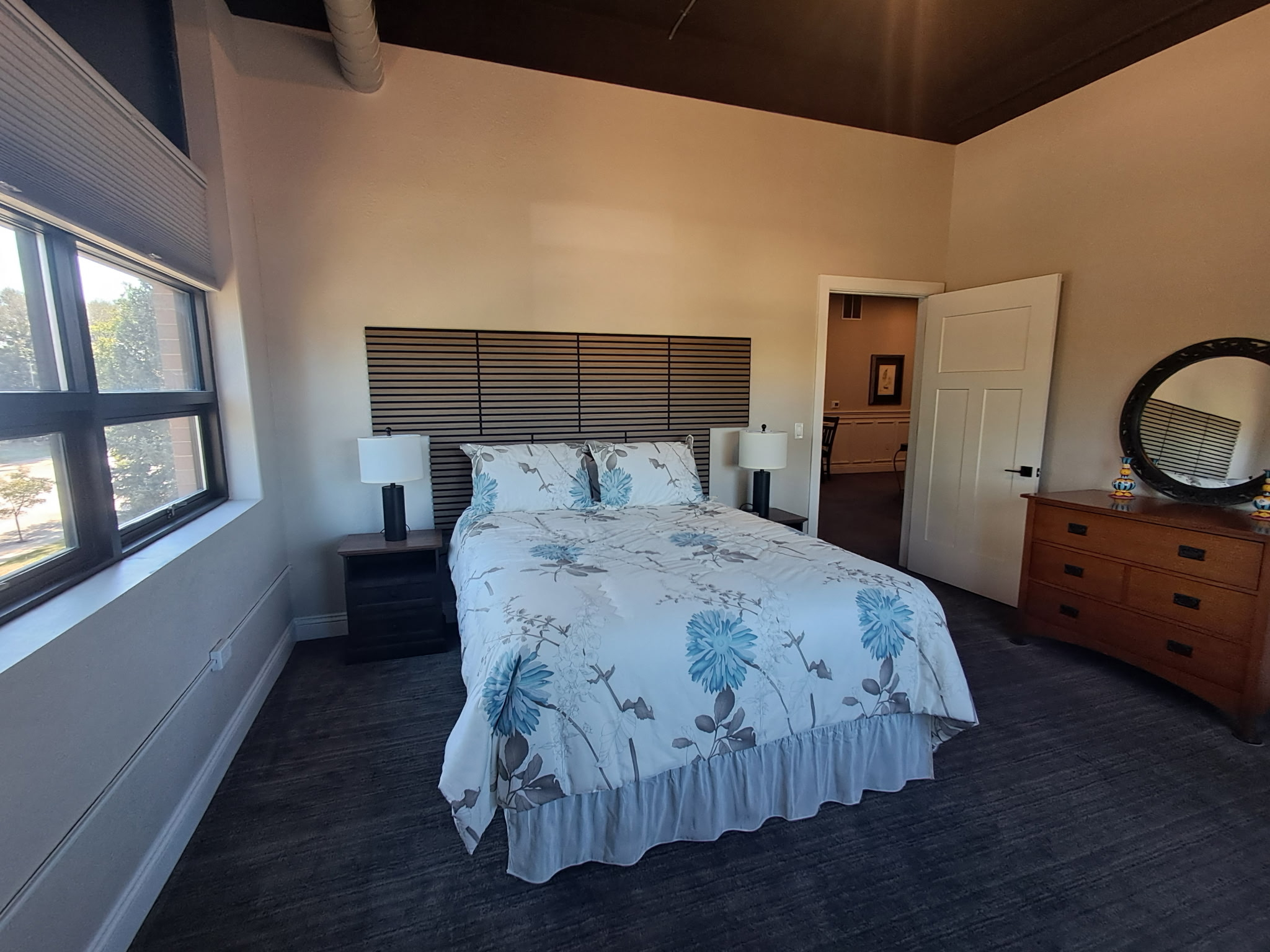 Renovated Turn of the Century Two-story Grade School | Top-Floor 2BR 1BR Unit | 24-Hour On-Site Gym - Photo 4