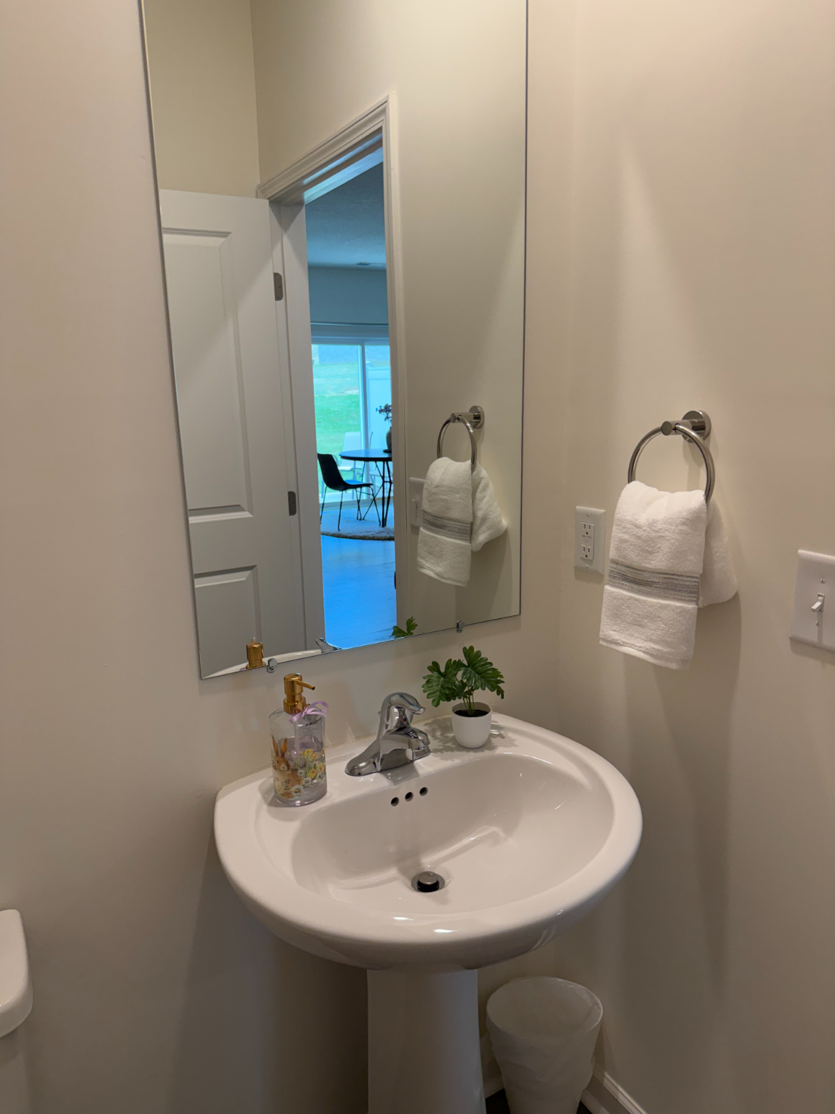 Furnished 3-Bedroom Townhome with Garage and Home Office - Photo 7