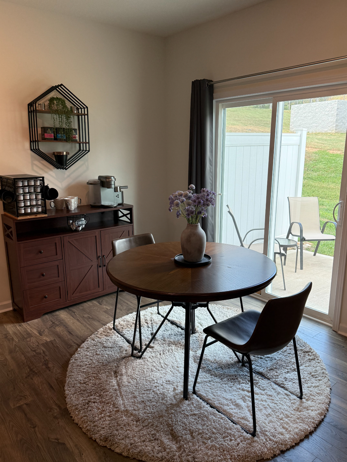 Furnished 3-Bedroom Townhome with Garage and Home Office - Photo 5