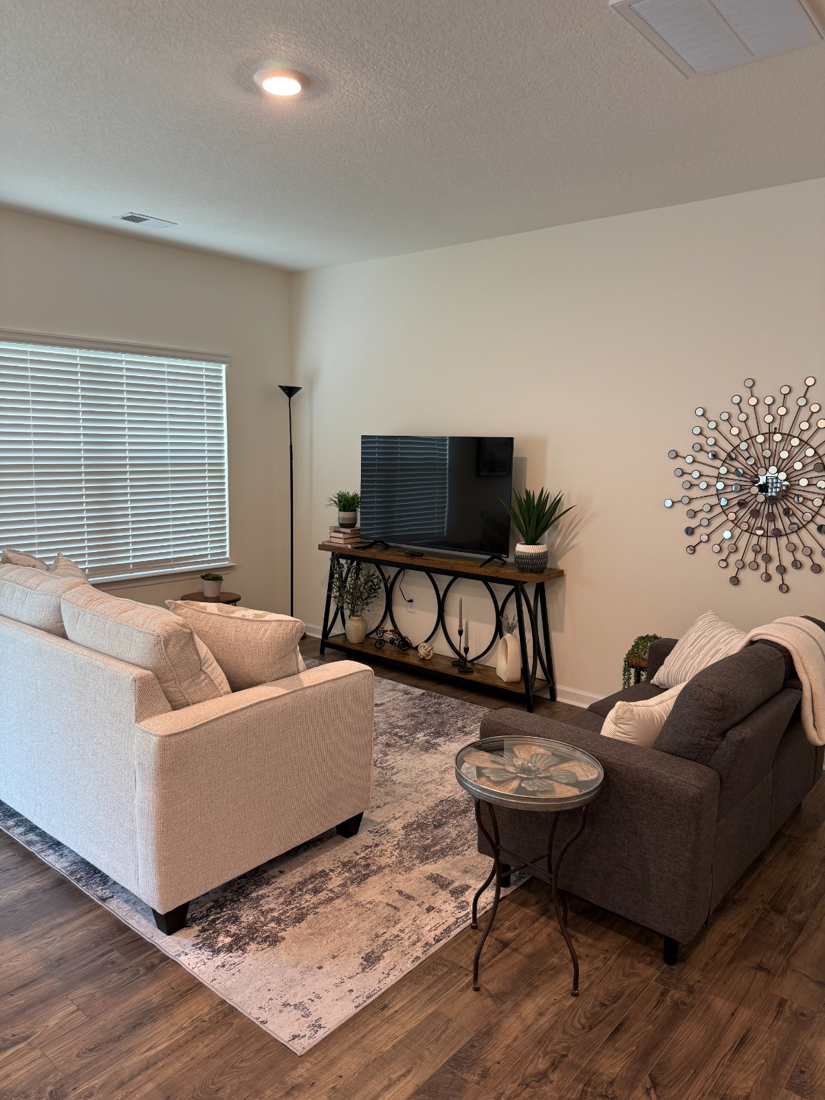 Furnished 3-Bedroom Townhome with Garage and Home Office - Photo 4