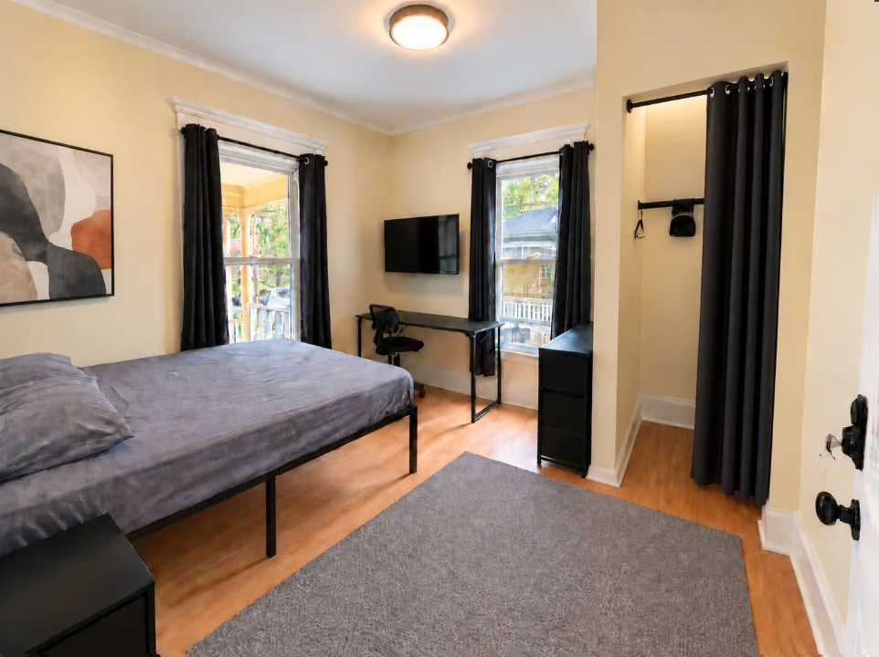 Move-In Ready Room for Traveling Professionals - Photo 1