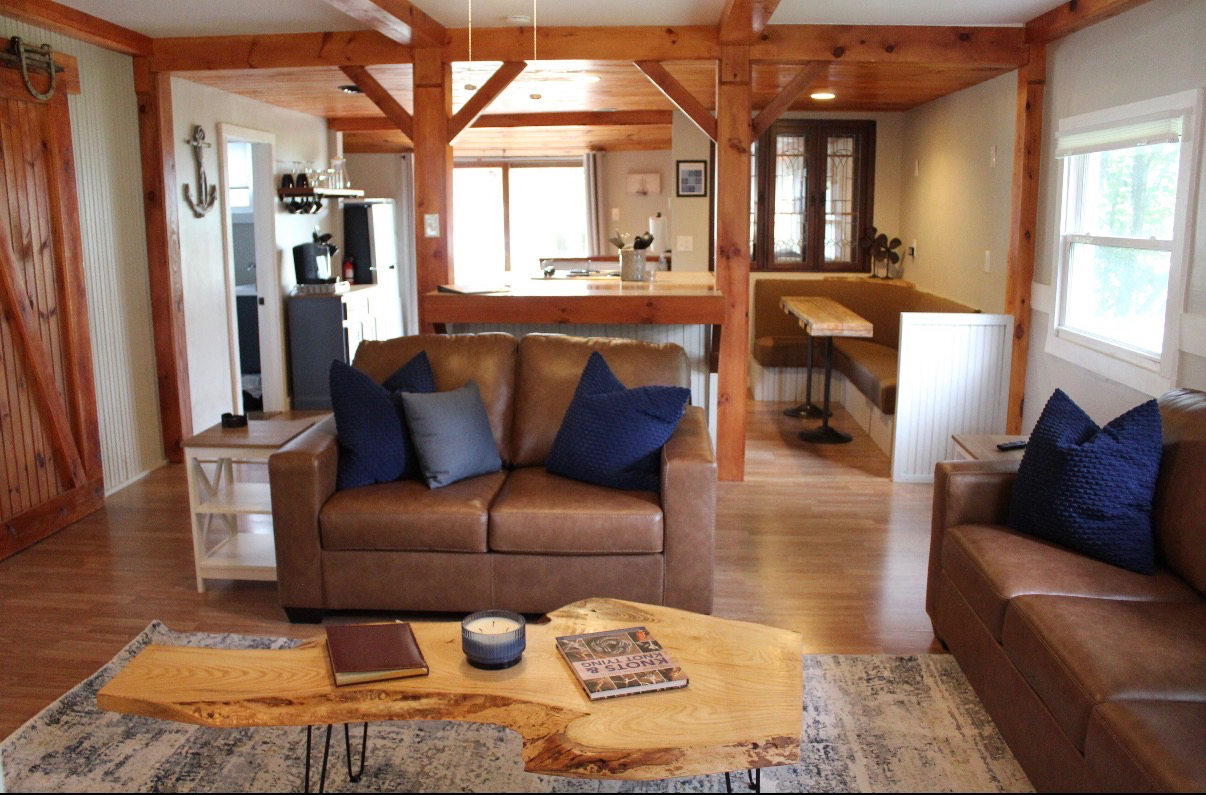 Charming 2-Bedroom Lake Cottage - Photo 1