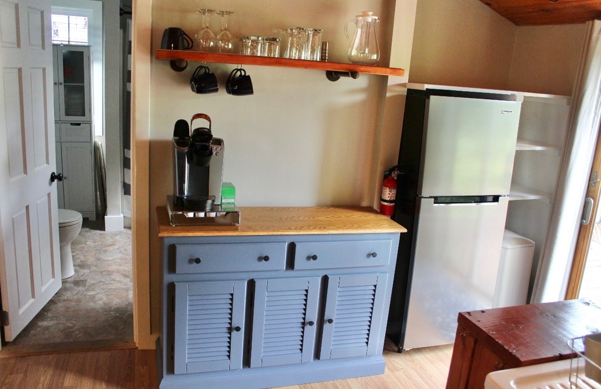 Charming 2-Bedroom Lake Cottage - Photo 5