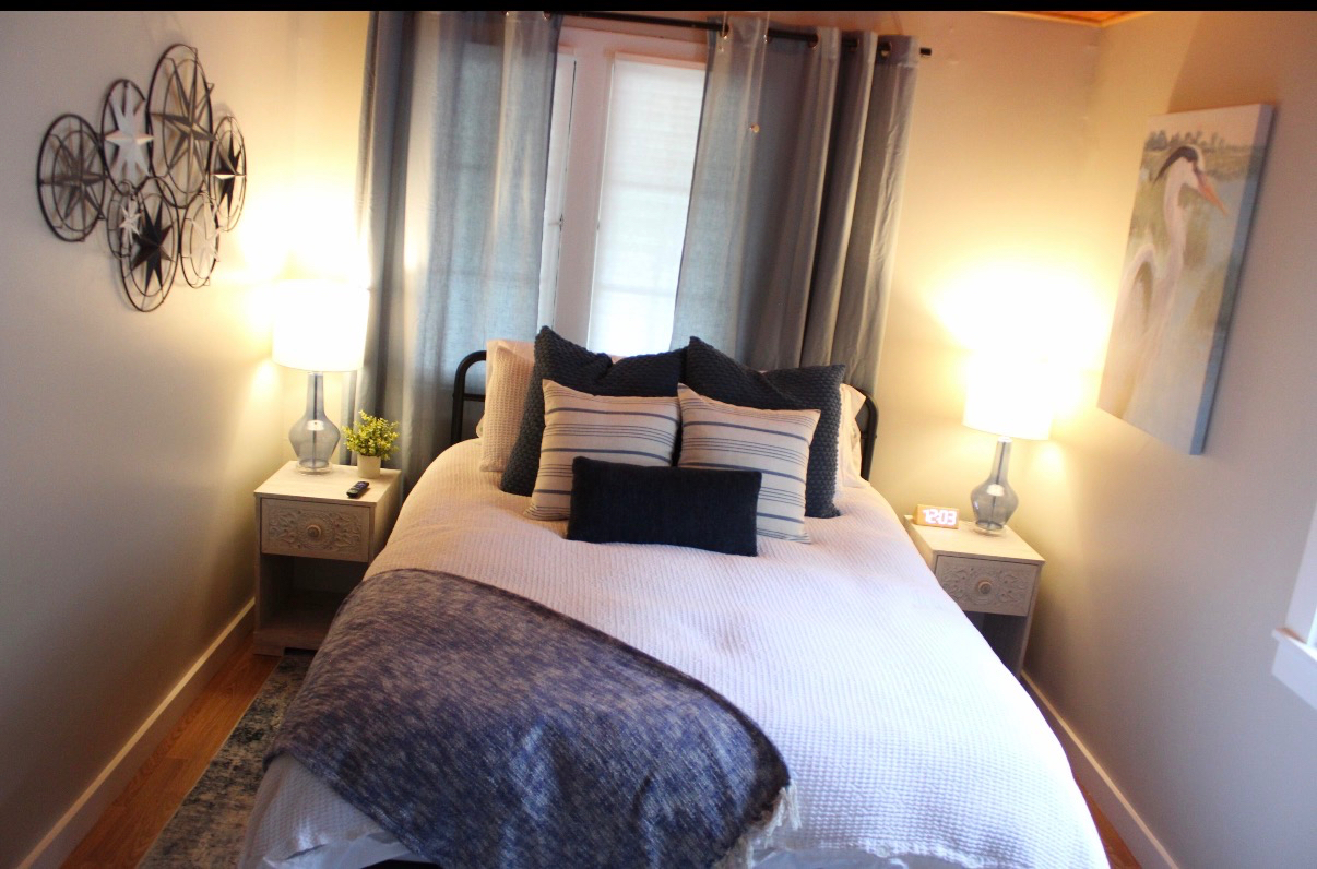 Charming 2-Bedroom Lake Cottage - Photo 7