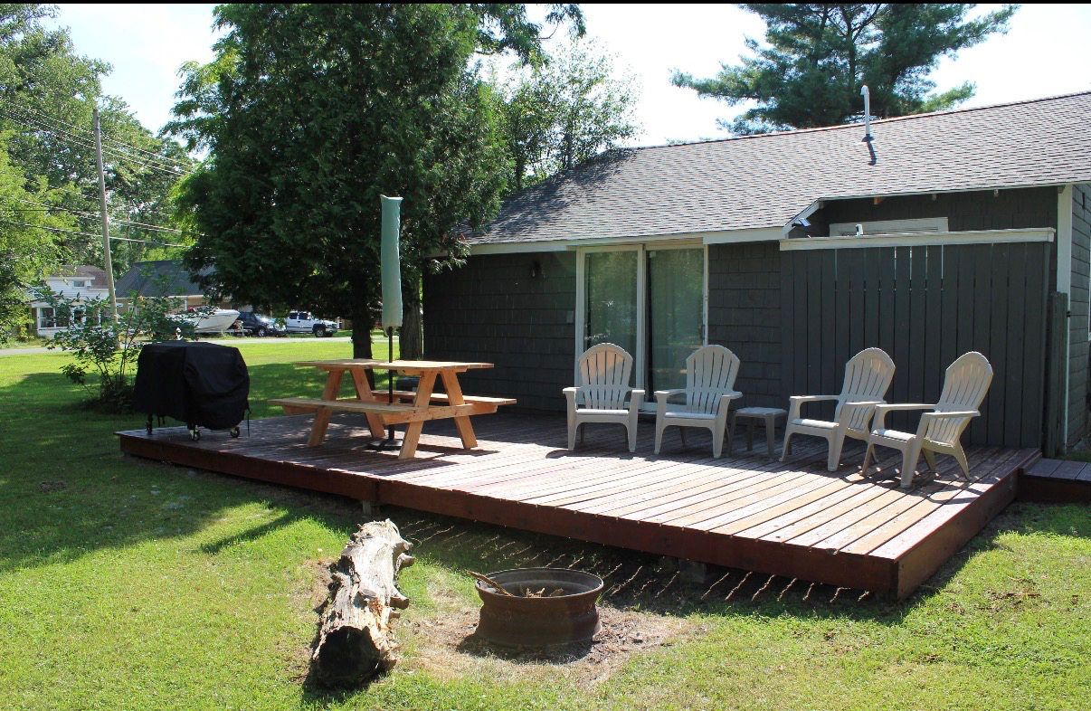 Charming 2-Bedroom Lake Cottage - Photo 10