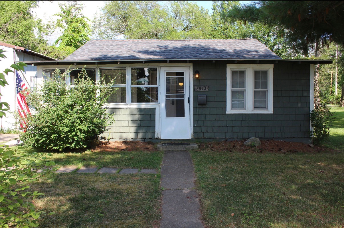 Charming 2-Bedroom Lake Cottage - Photo 11