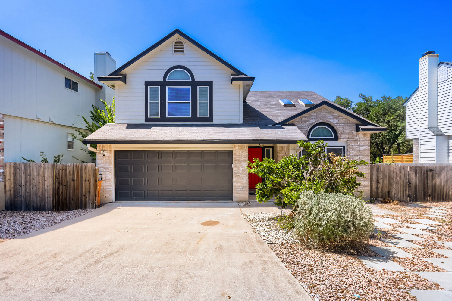 TCH - Spacious 3 bed/2.5 bath in Austin w/ Yard - Photo 1