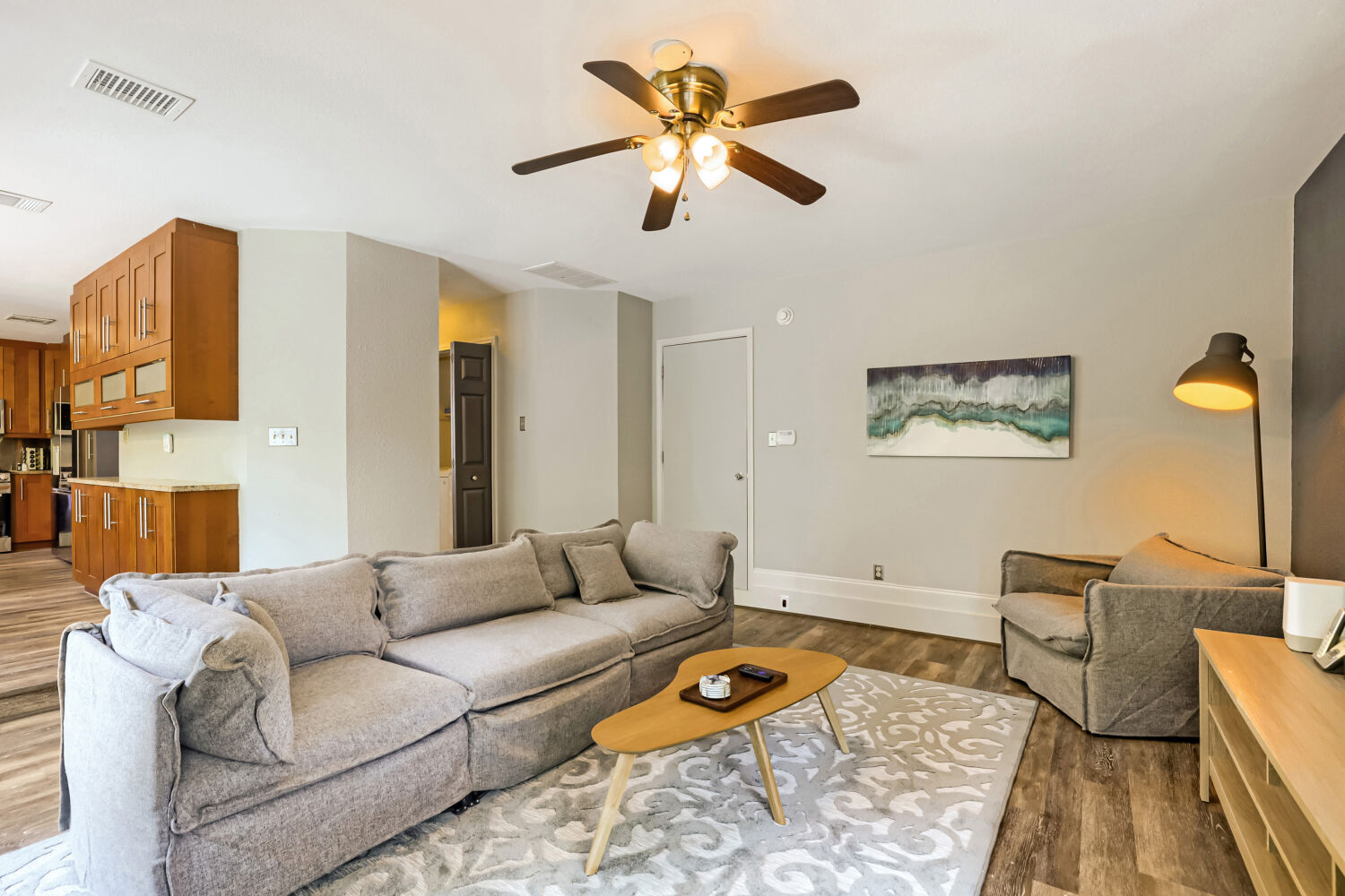 TCH - Spacious 3 bed/2.5 bath in Austin w/ Yard - Photo 7