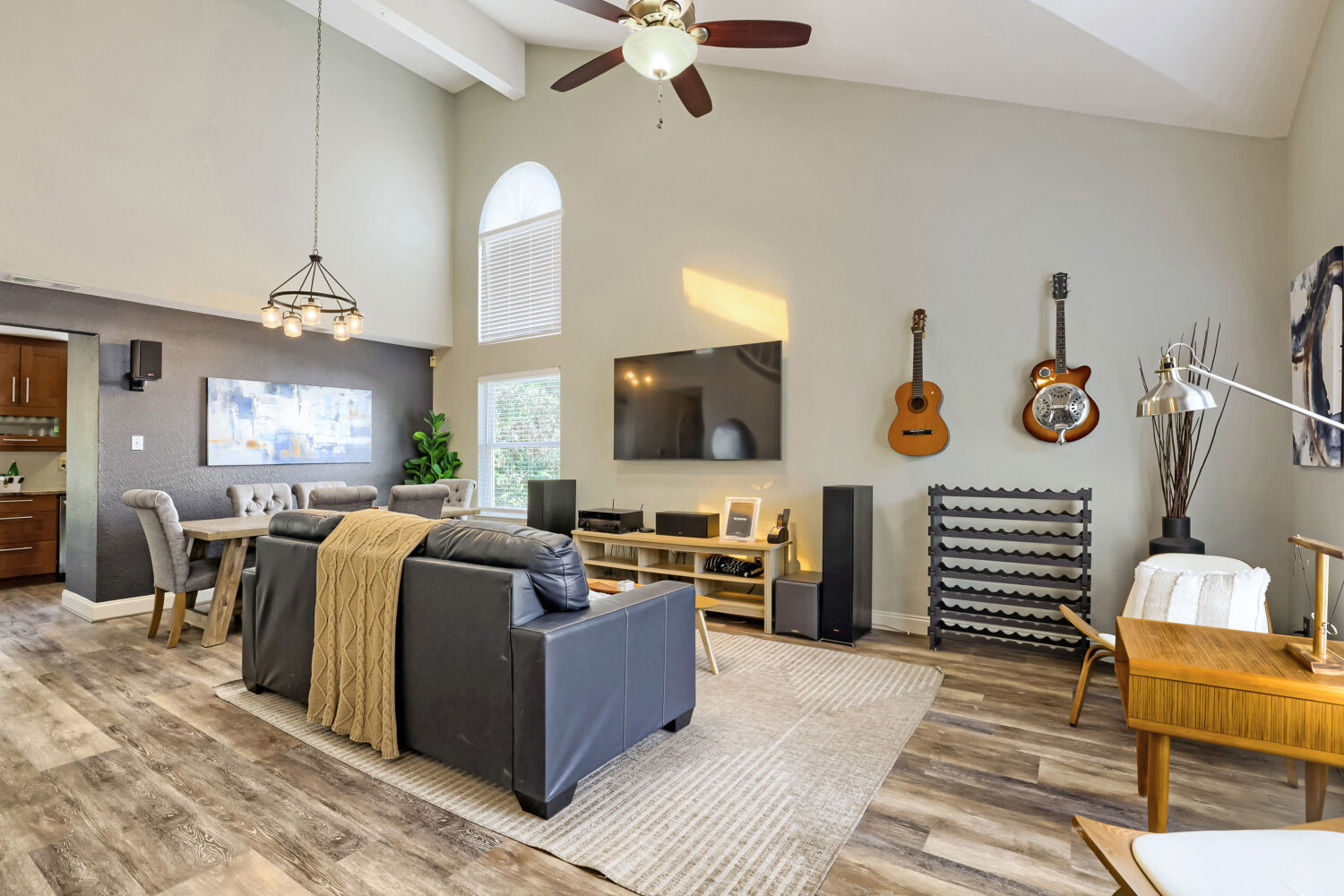 TCH - Spacious 3 bed/2.5 bath in Austin w/ Yard - Photo 4
