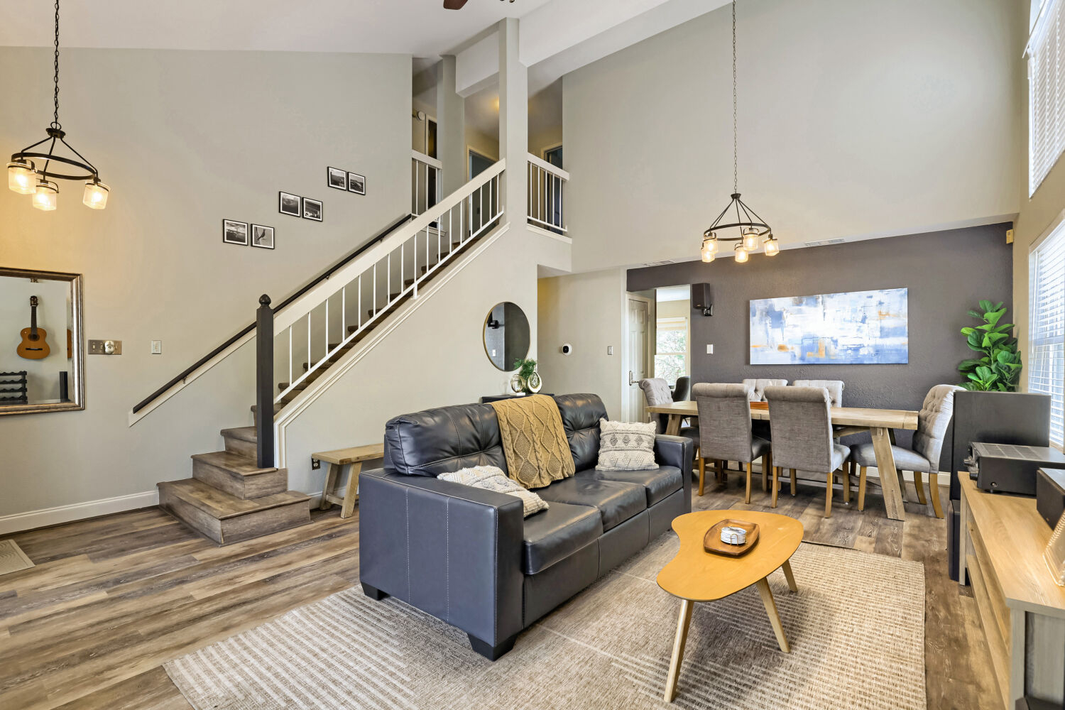 TCH - Spacious 3 bed/2.5 bath in Austin w/ Yard - Photo 3