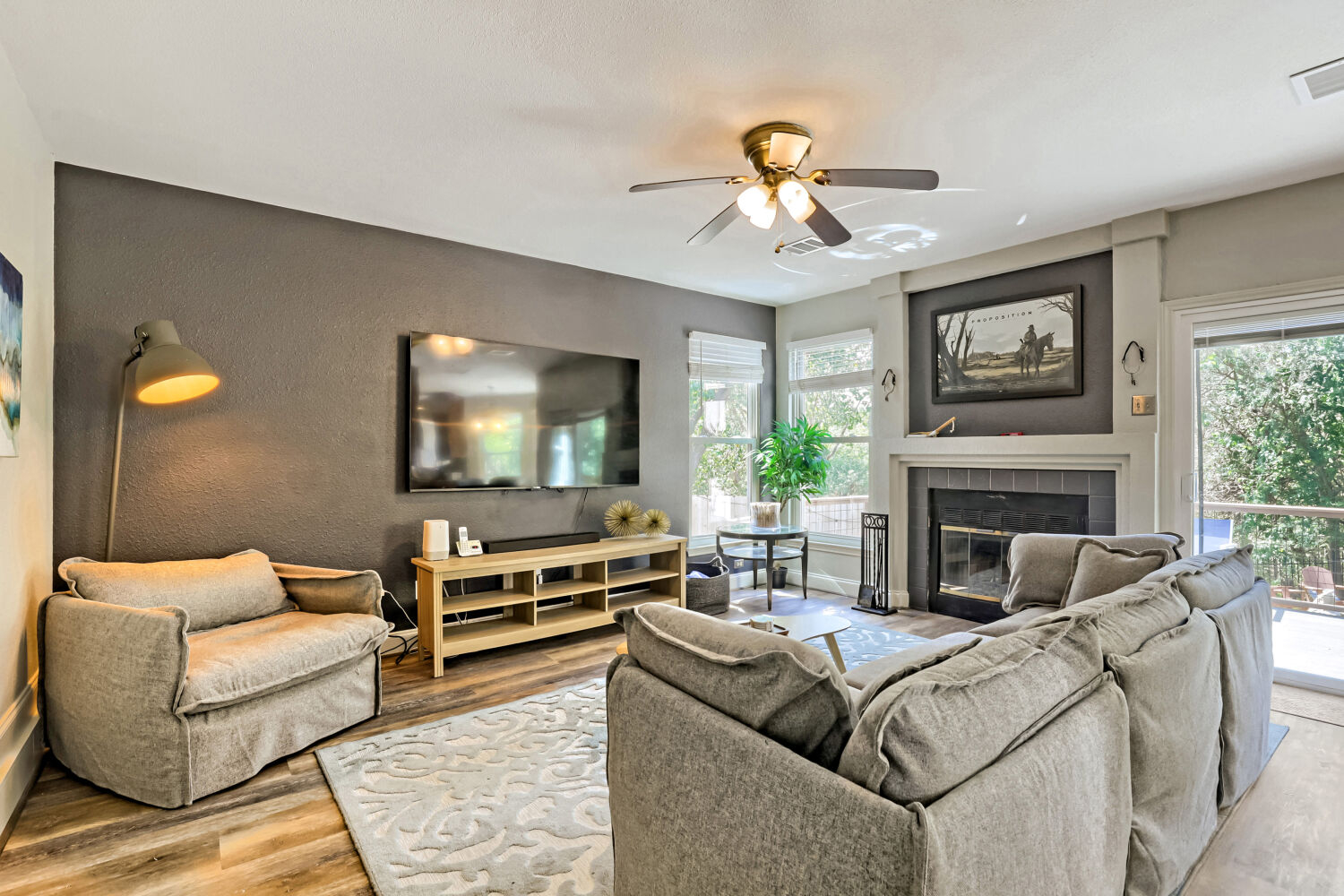TCH - Spacious 3 bed/2.5 bath in Austin w/ Yard - Photo 6