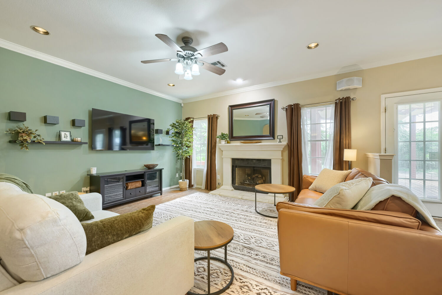 TCH - Spacious 3 bed/2 bath in Austin with Yard - Photo 3