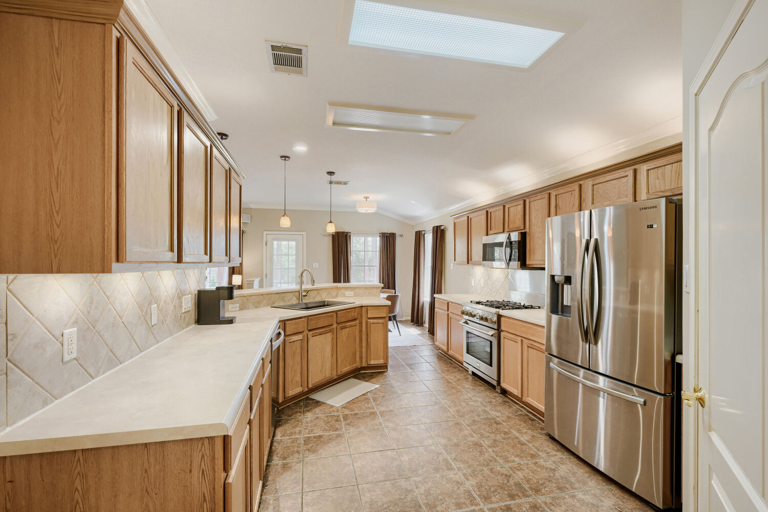 TCH - Spacious 3 bed/2 bath in Austin with Yard - Photo 7