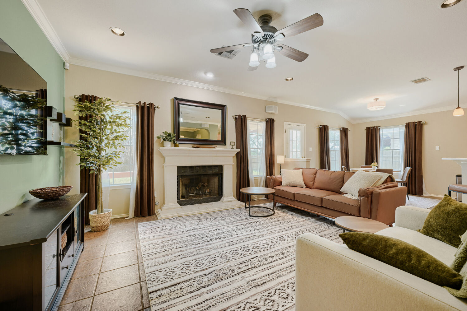 TCH - Spacious 3 bed/2 bath in Austin with Yard - Photo 4