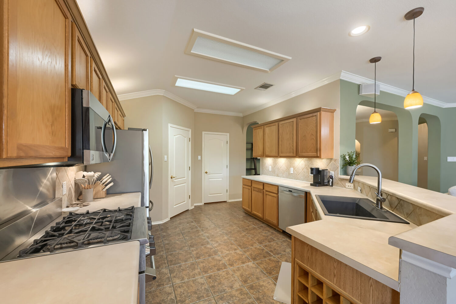TCH - Spacious 3 bed/2 bath in Austin with Yard - Photo 10