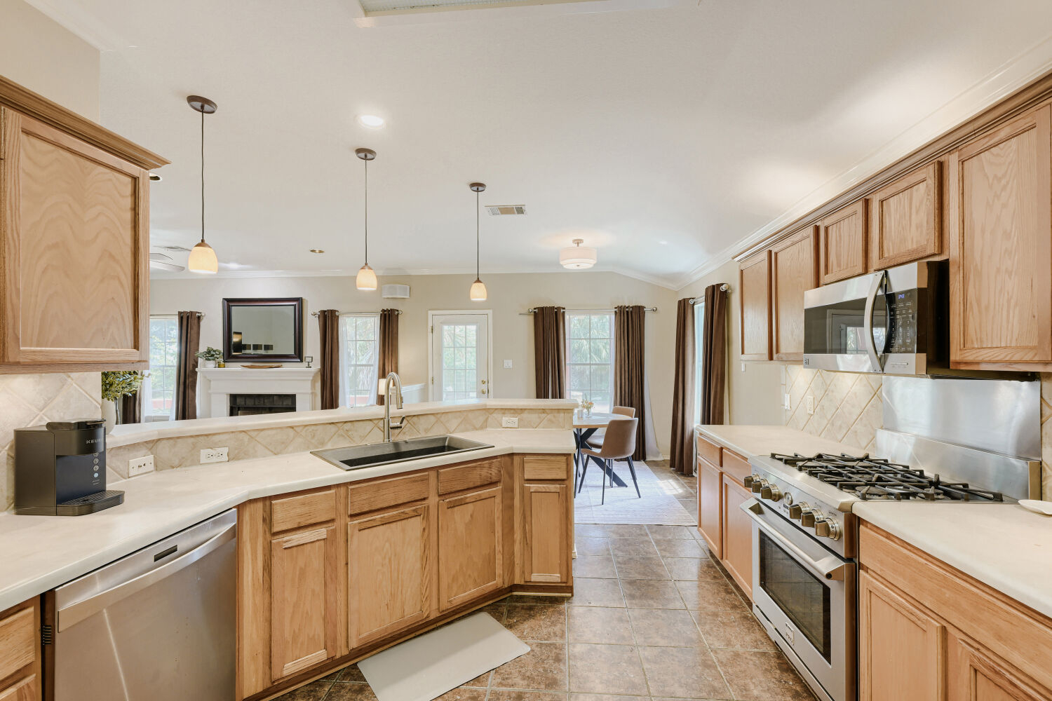 TCH - Spacious 3 bed/2 bath in Austin with Yard - Photo 8