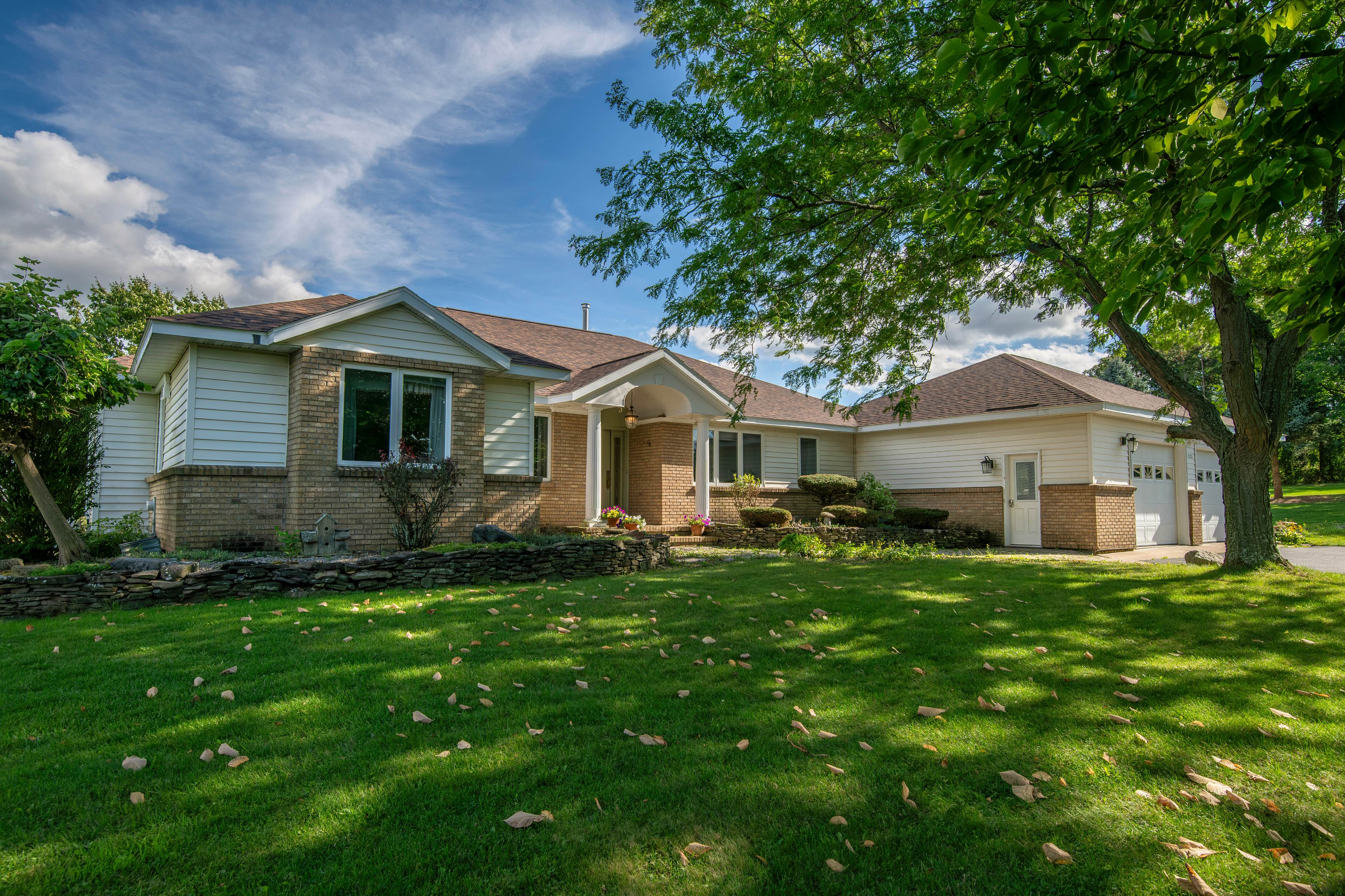 Immaculate Country Home with breath taking views - Photo 2