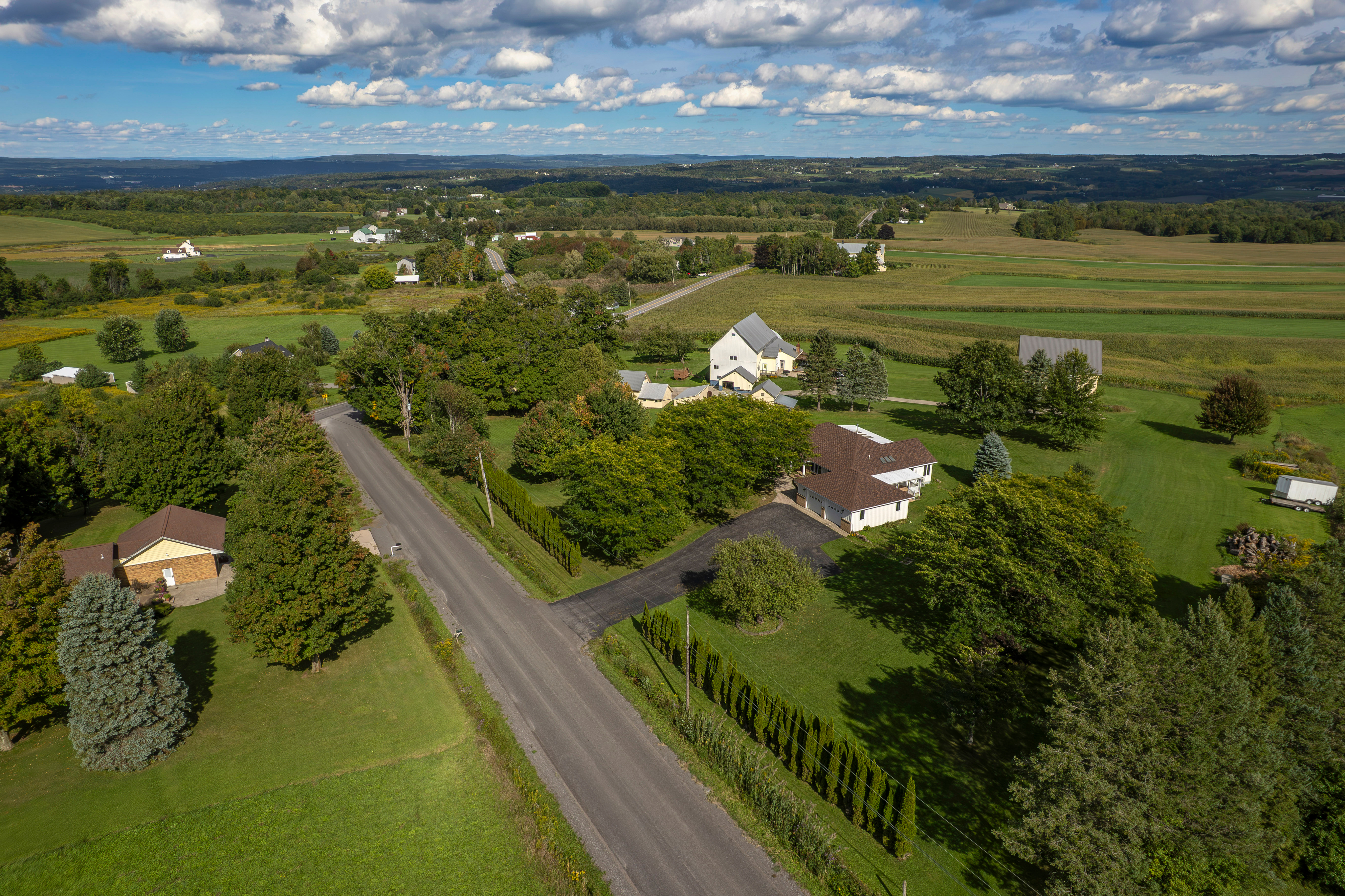 Immaculate Country Home with breath taking views - Photo 10