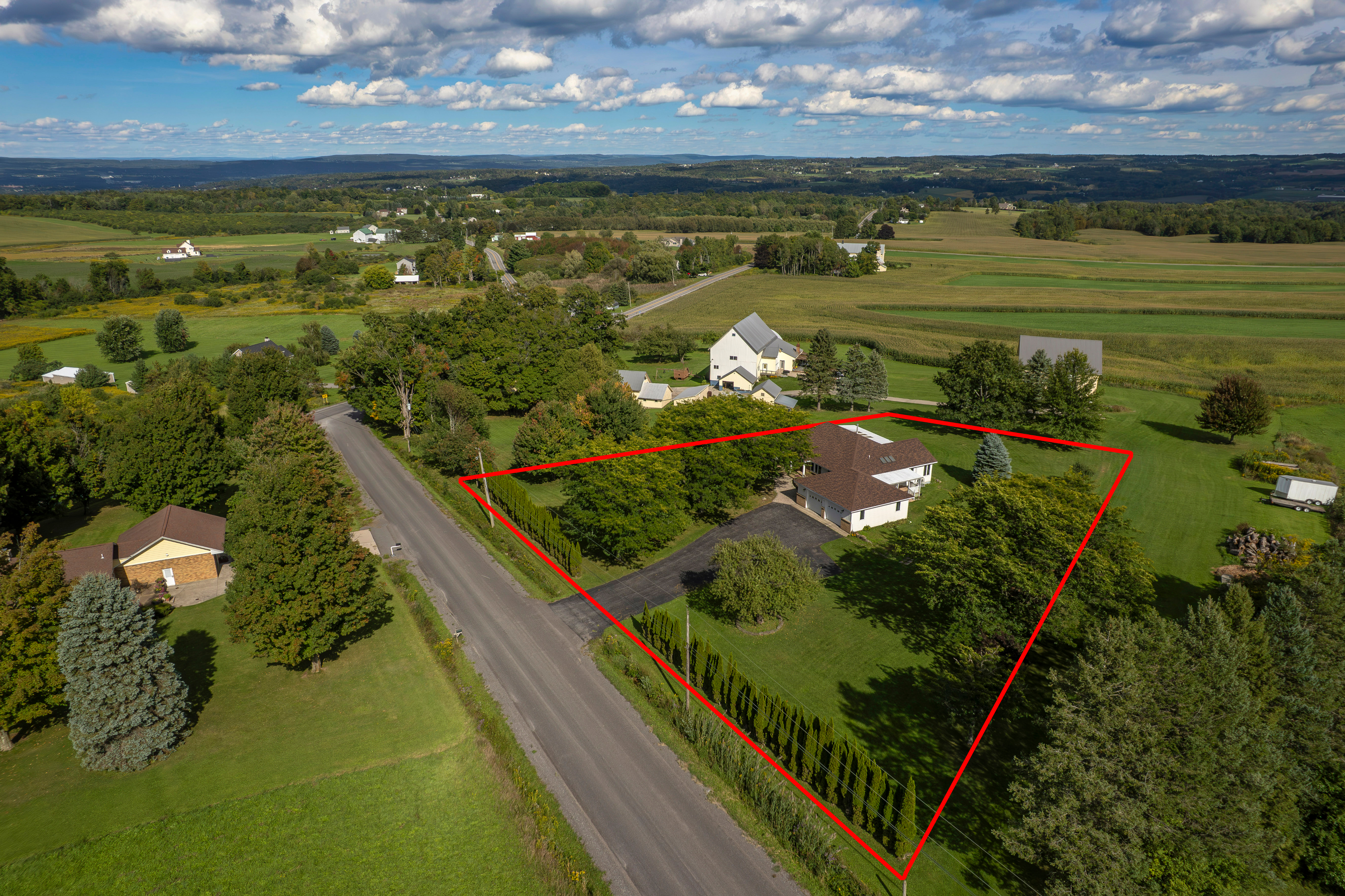 Immaculate Country Home with breath taking views - Photo 11