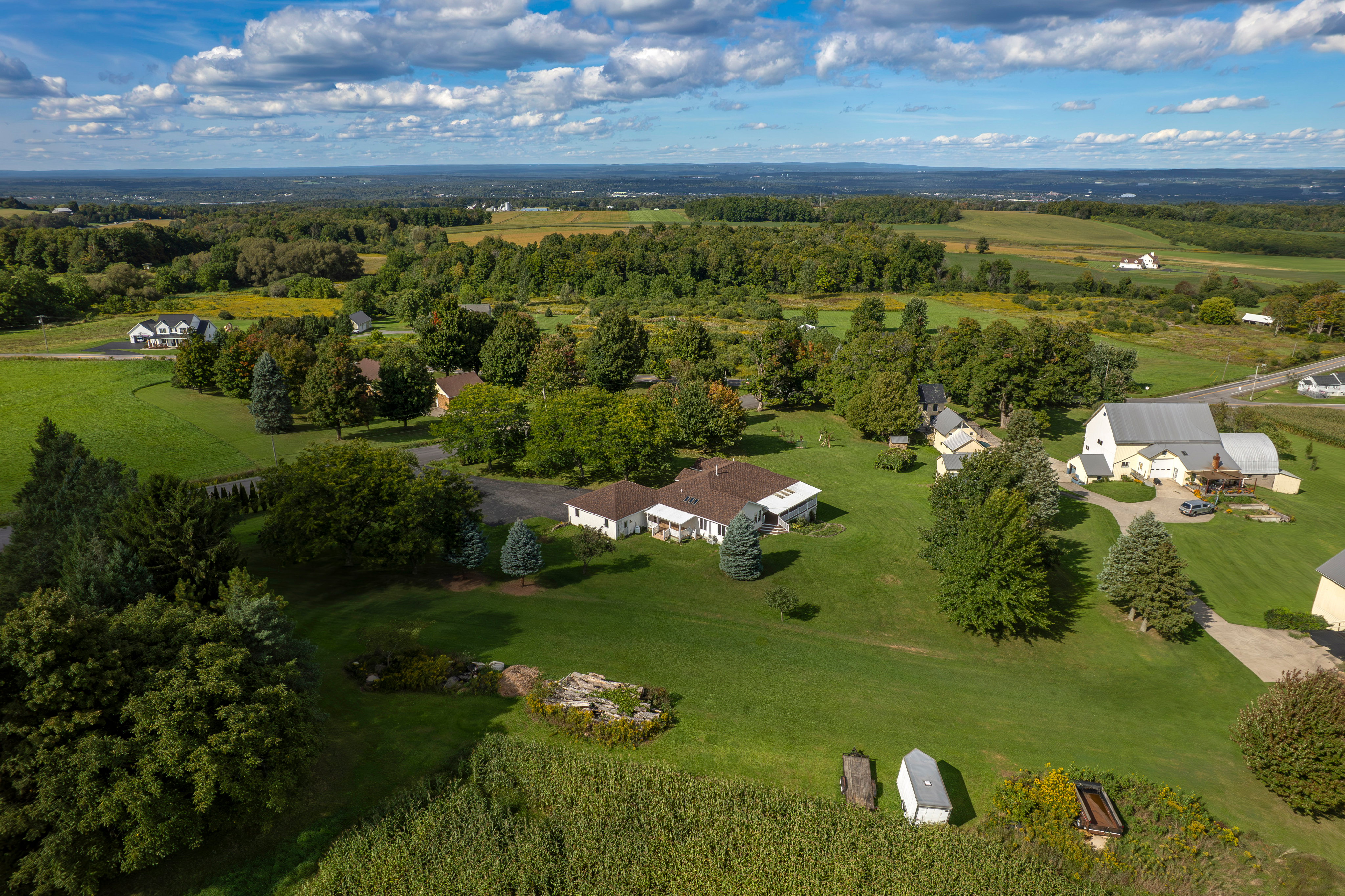 Immaculate Country Home with breath taking views - Photo 12