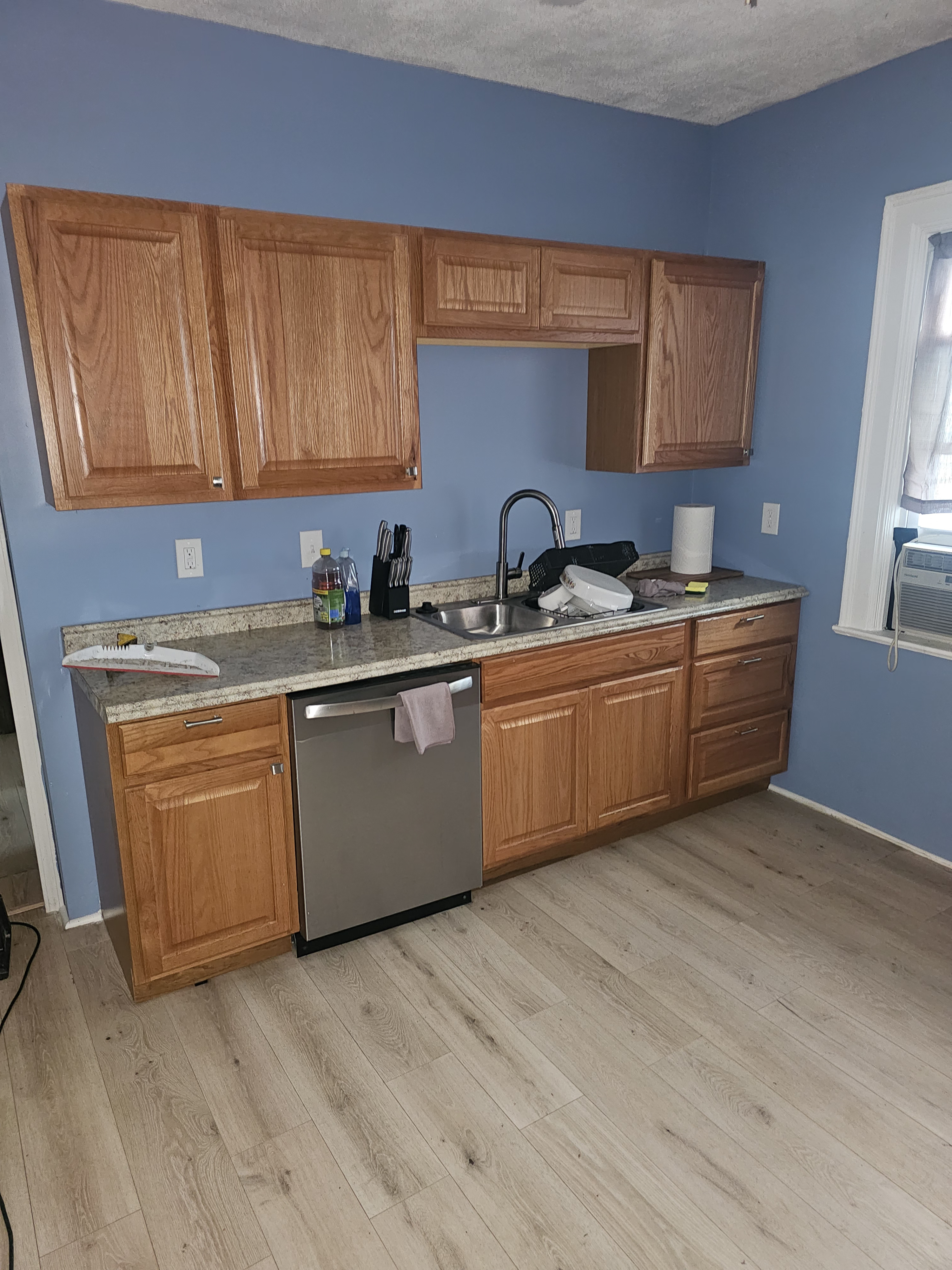 Furnished Room | Queen Bed, Laundry + Fenced Backyard - Photo 9