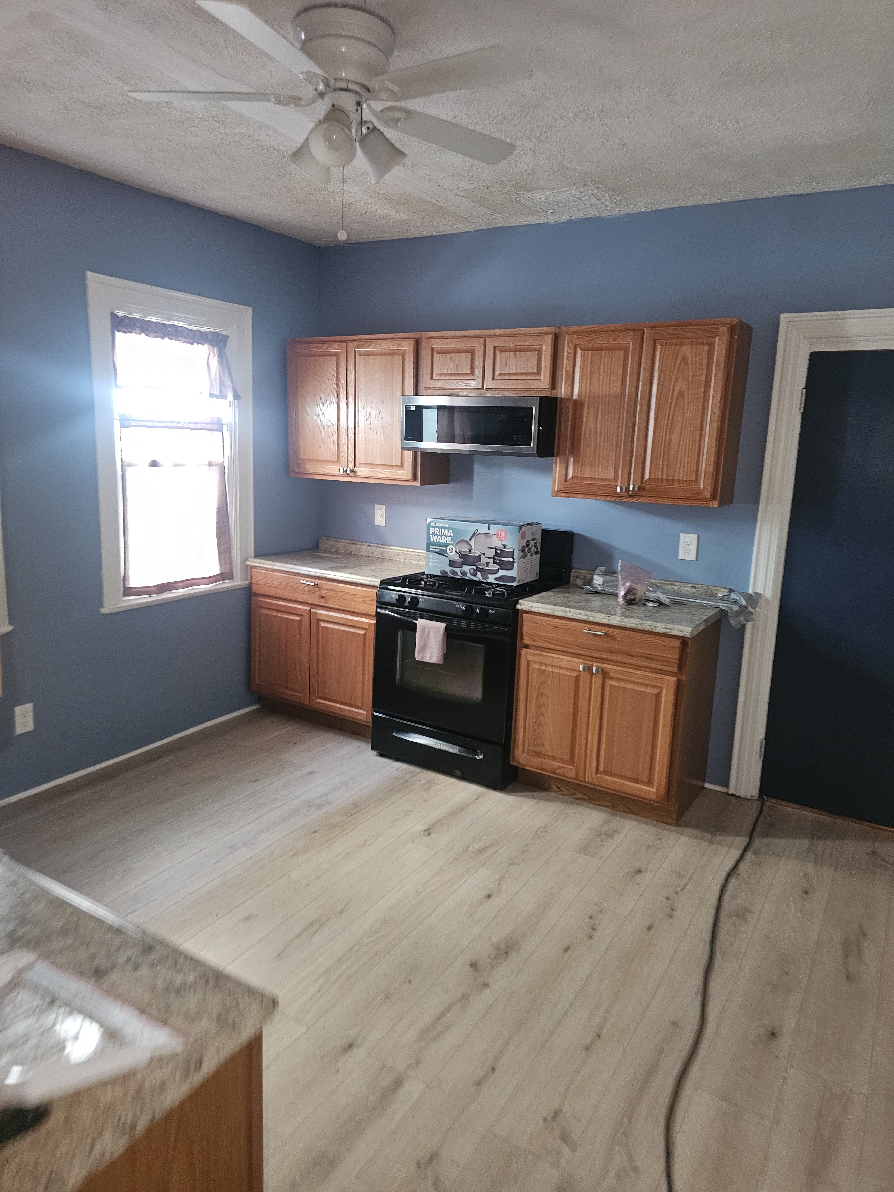 Furnished Room | Queen Bed, Laundry + Fenced Backyard - Photo 10
