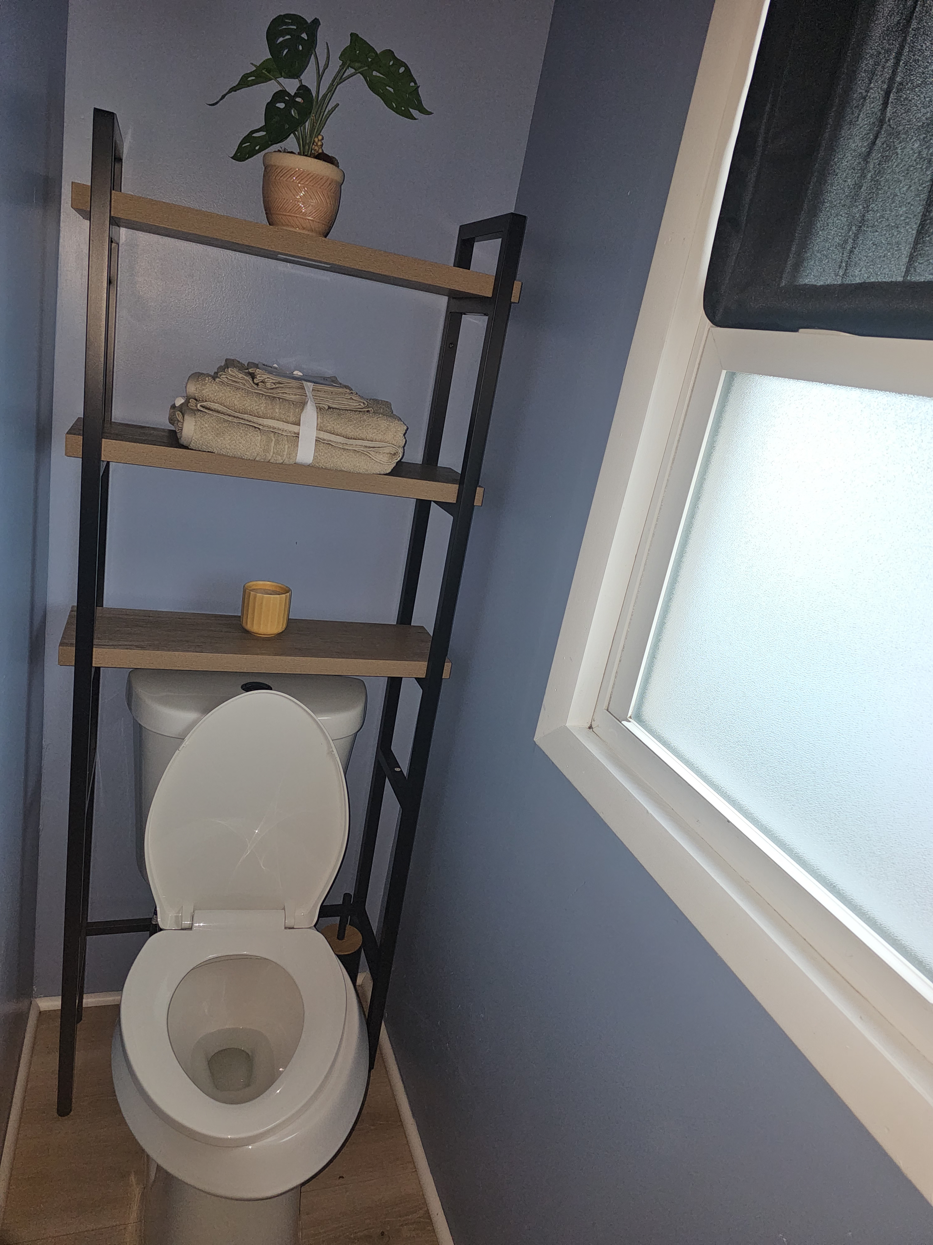 Furnished Room | Queen Bed, Laundry + Fenced Backyard - Photo 6