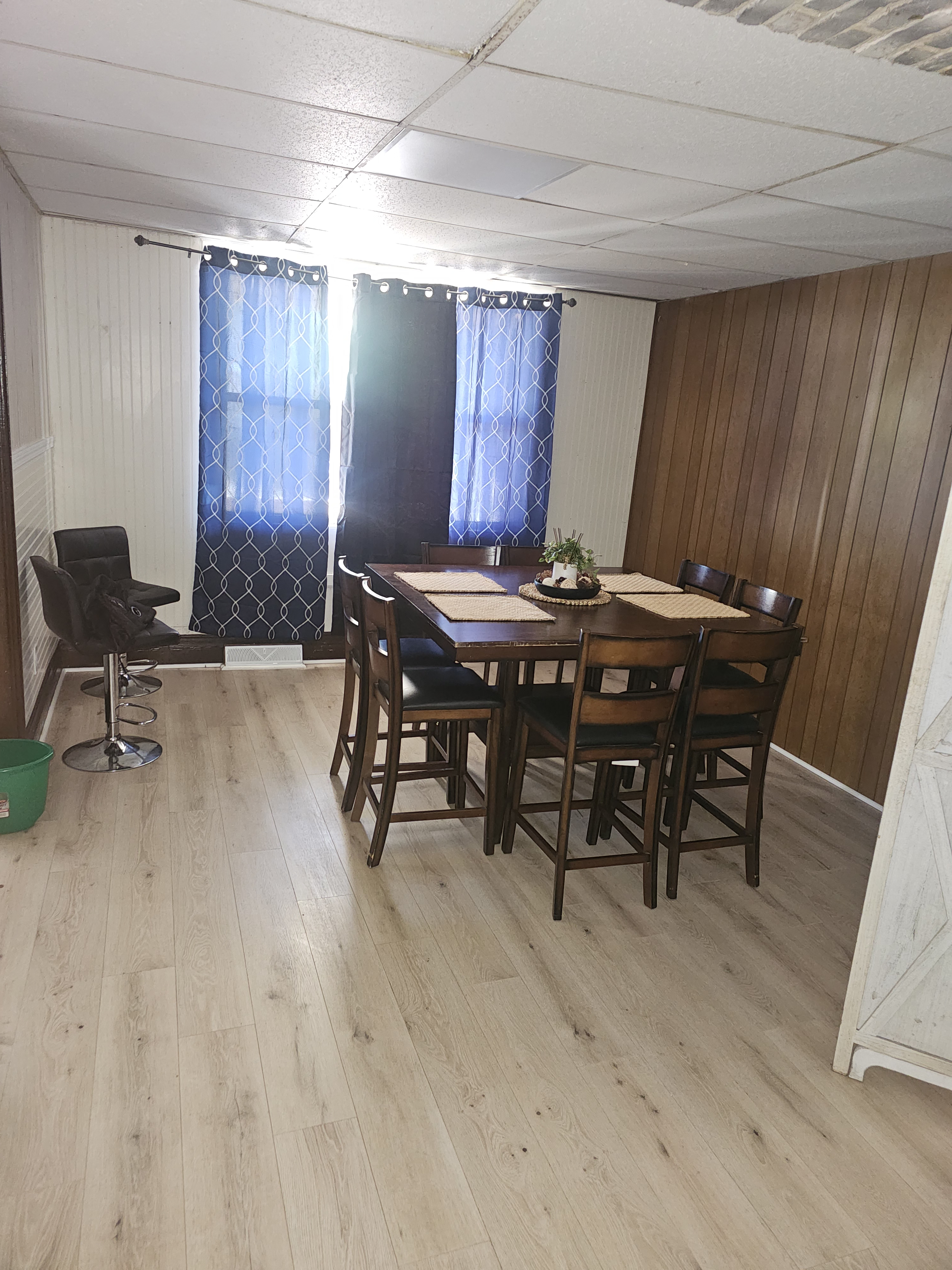 Furnished Room | Queen Bed, Laundry + Fenced Backyard - Photo 3
