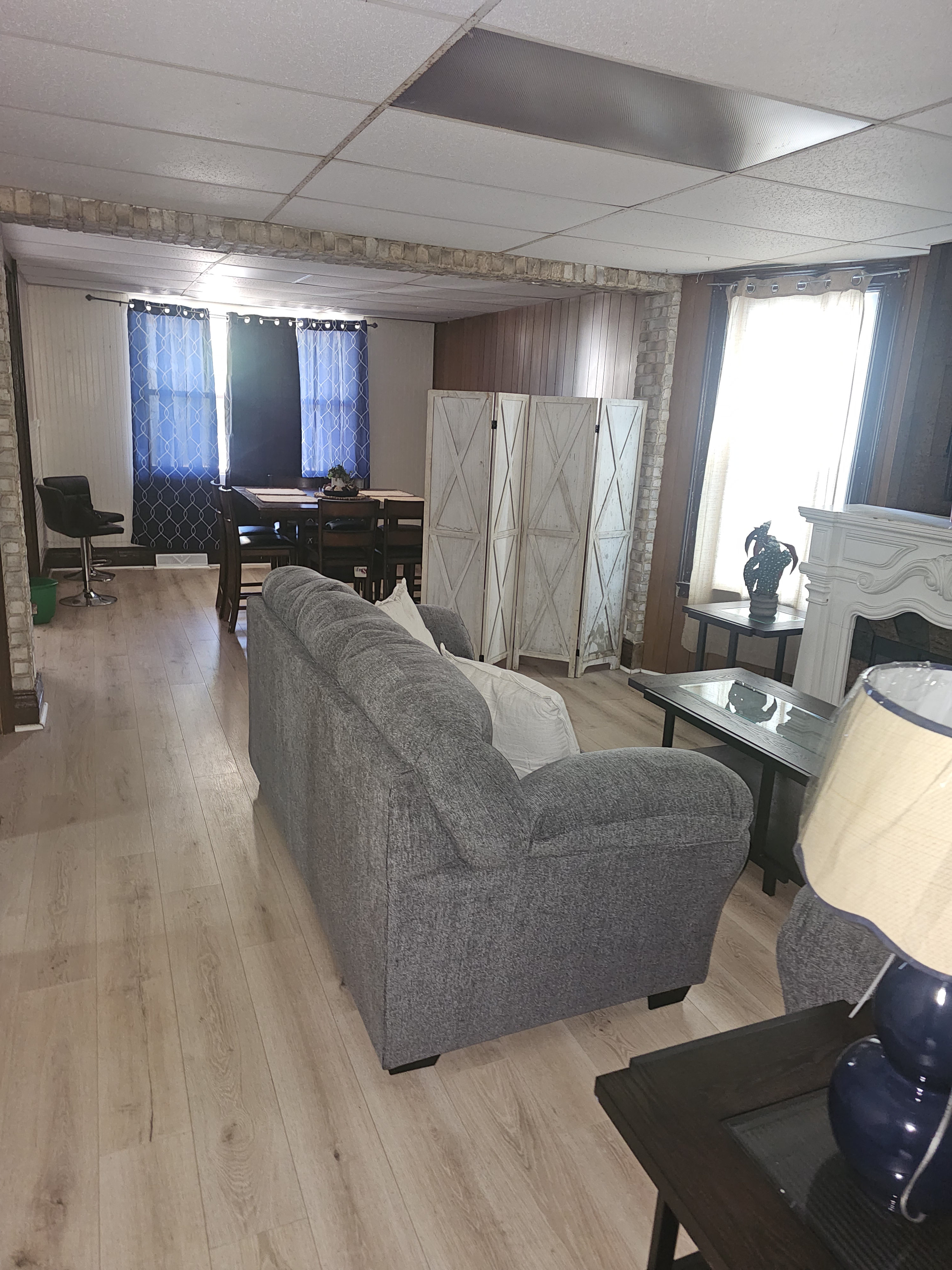 Furnished Room | Queen Bed, Laundry + Fenced Backyard - Photo 2