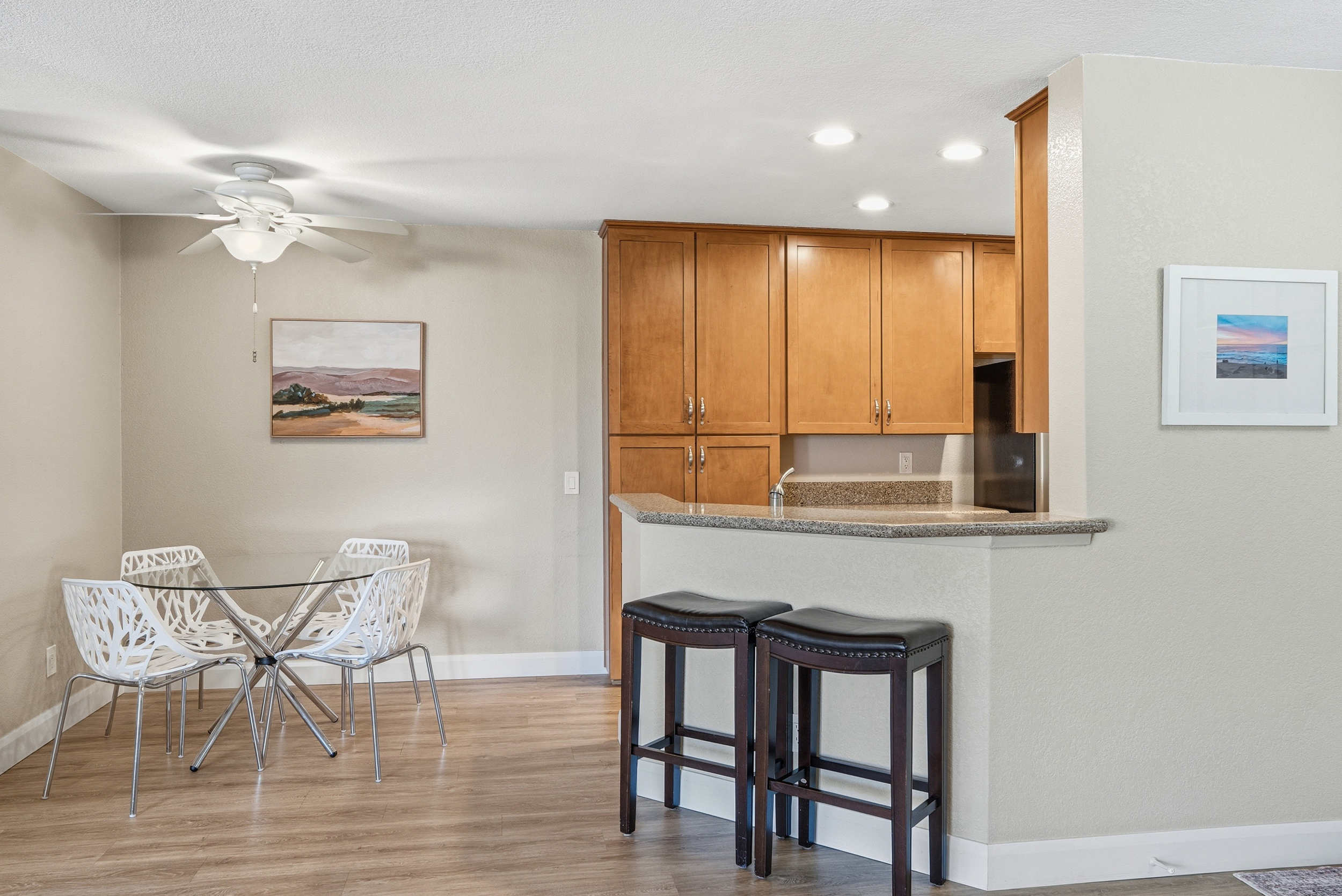 Central 2/2 with King & Queens; large patio & resort style pool - Photo 4