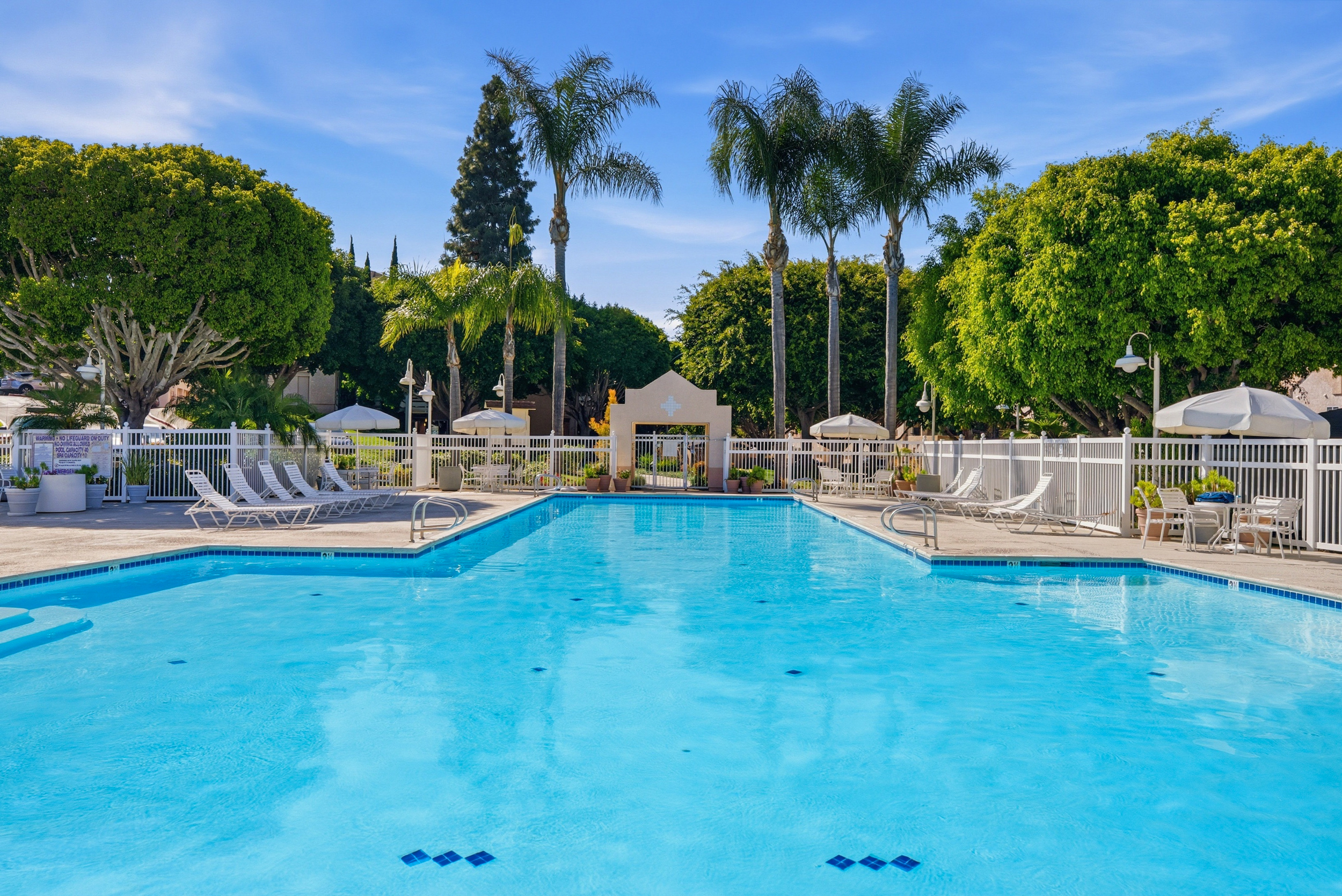 Central 2/2 with King & Queens; large patio & resort style pool - Photo 5