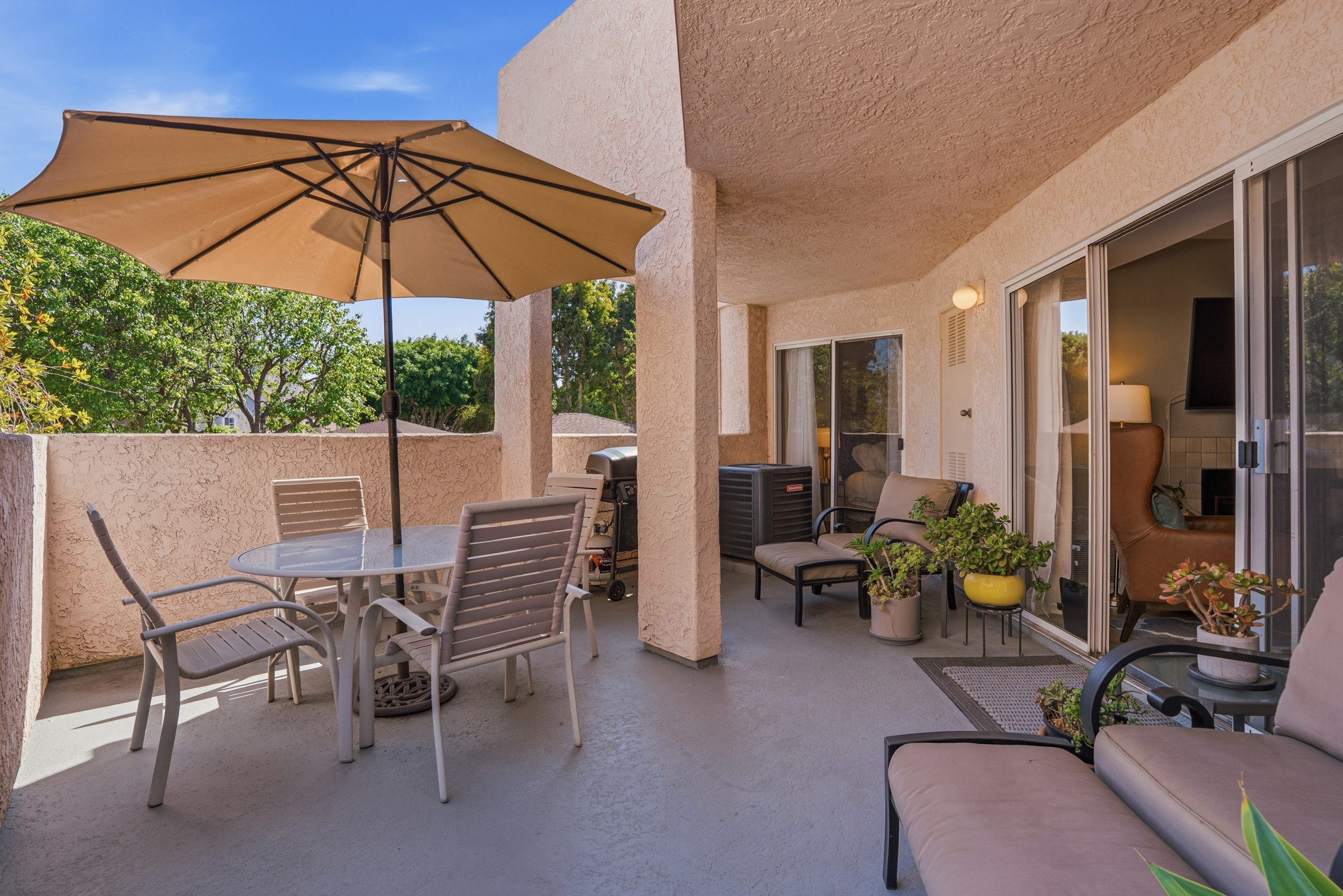 Central 2/2 with King & Queens; large patio & resort style pool - Photo 3