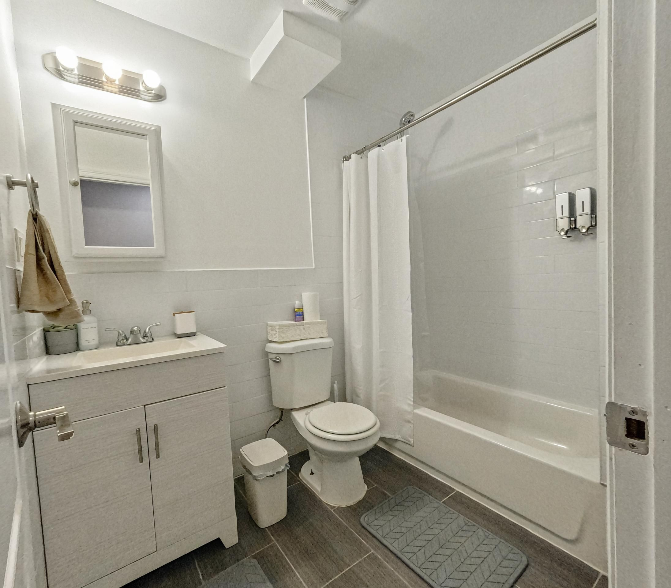 Room in NYC, 3-min to subway, 30 min to Manhattan - Photo 5
