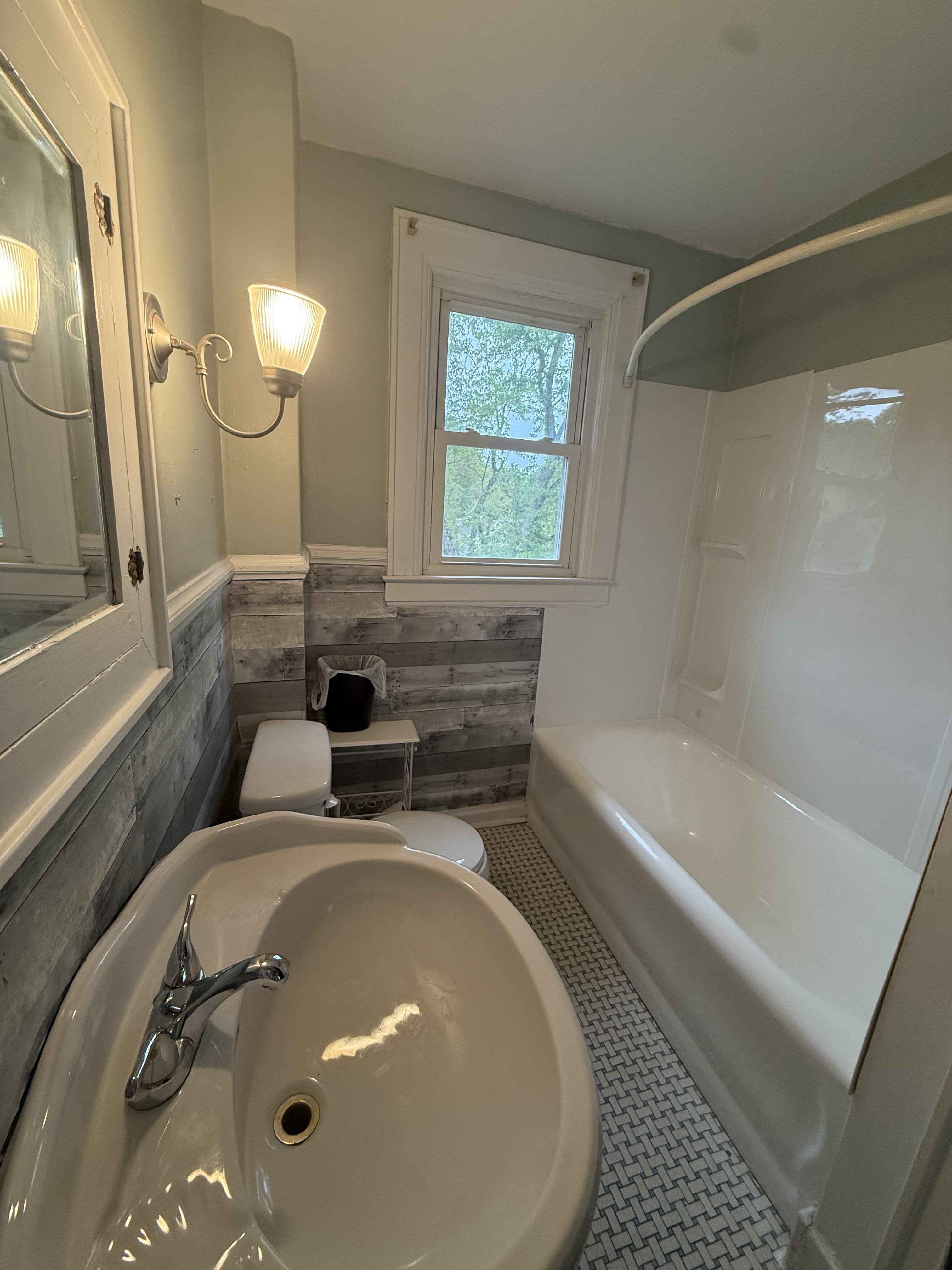 2BR in Charleston's Bridge Road District: Walk to Dining, Minutes to Hospitals - Photo 7