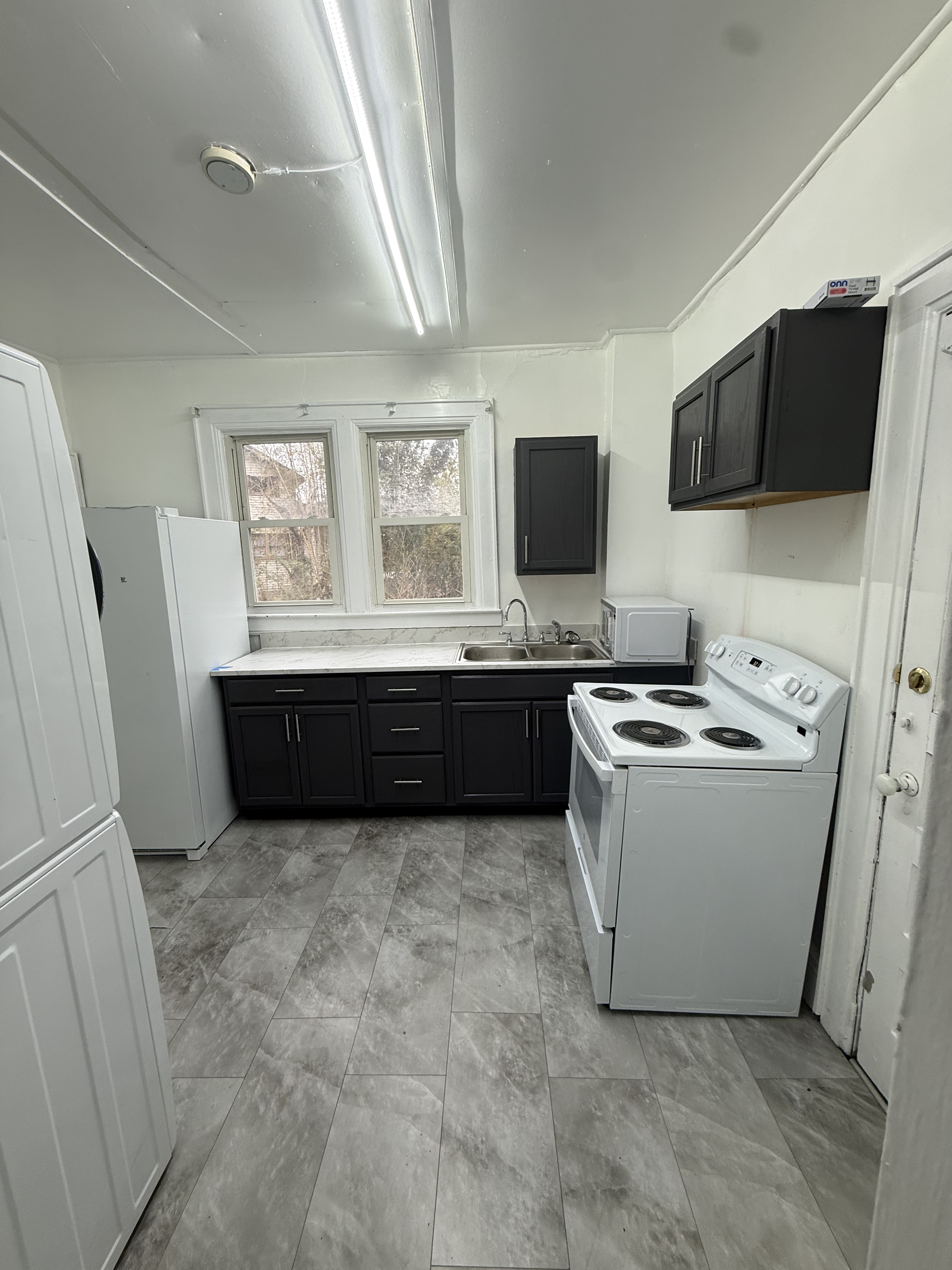 2BR in Charleston's Bridge Road District: Walk to Dining, Minutes to Hospitals - Photo 4