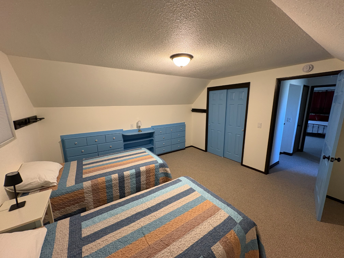 Spacious Woodland Retreat | 3BR Office Media Room Fully Furnished - Photo 6