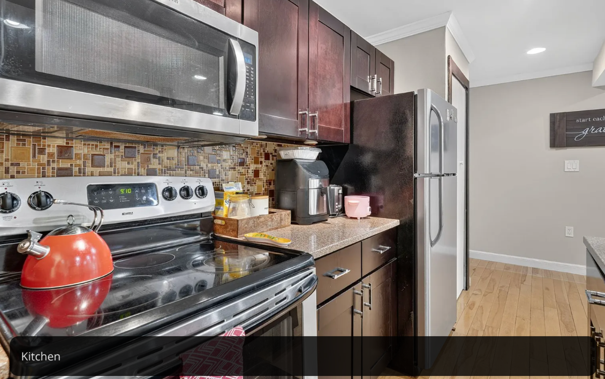 Luxury Primary Bedroom with En-Suite Bath & Walk-In Closet - Congress Heights - Photo 9
