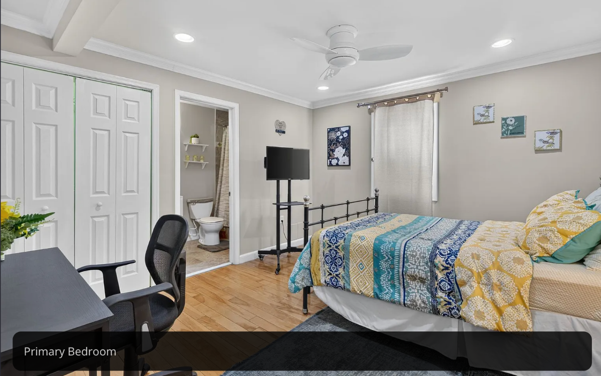 Luxury Primary Bedroom with En-Suite Bath & Walk-In Closet - Congress Heights - Photo 12
