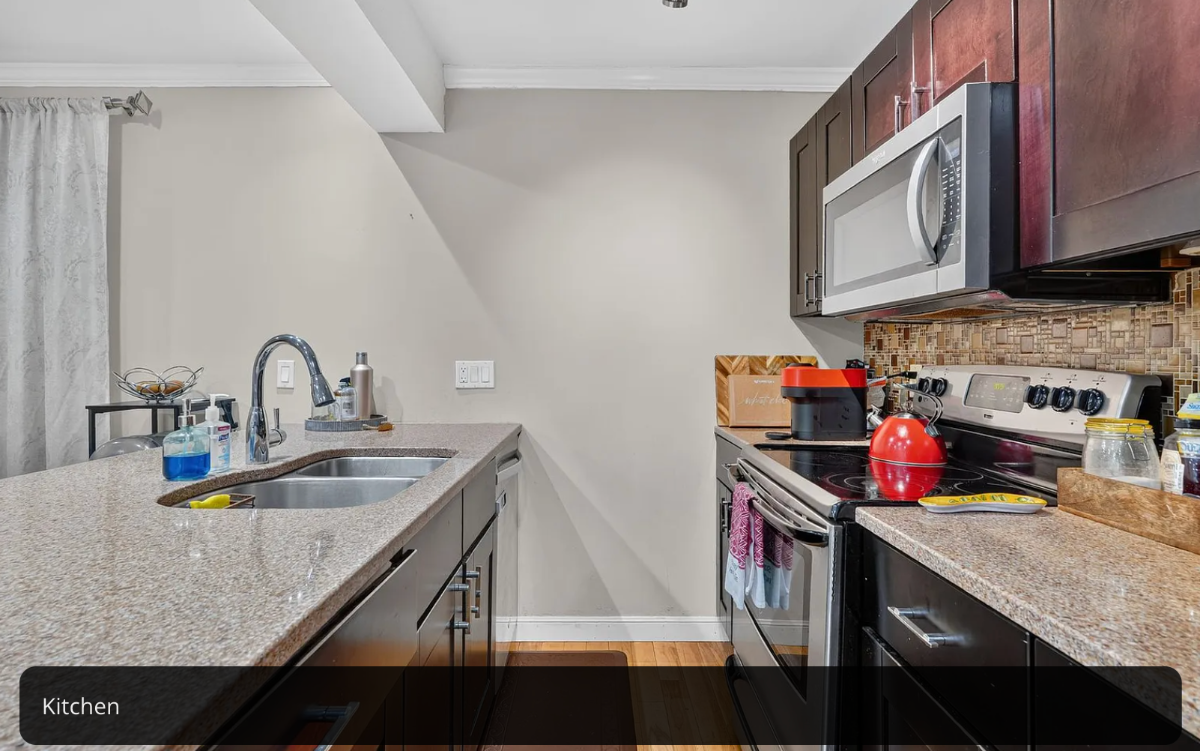 Luxury Primary Bedroom with En-Suite Bath & Walk-In Closet - Congress Heights - Photo 8