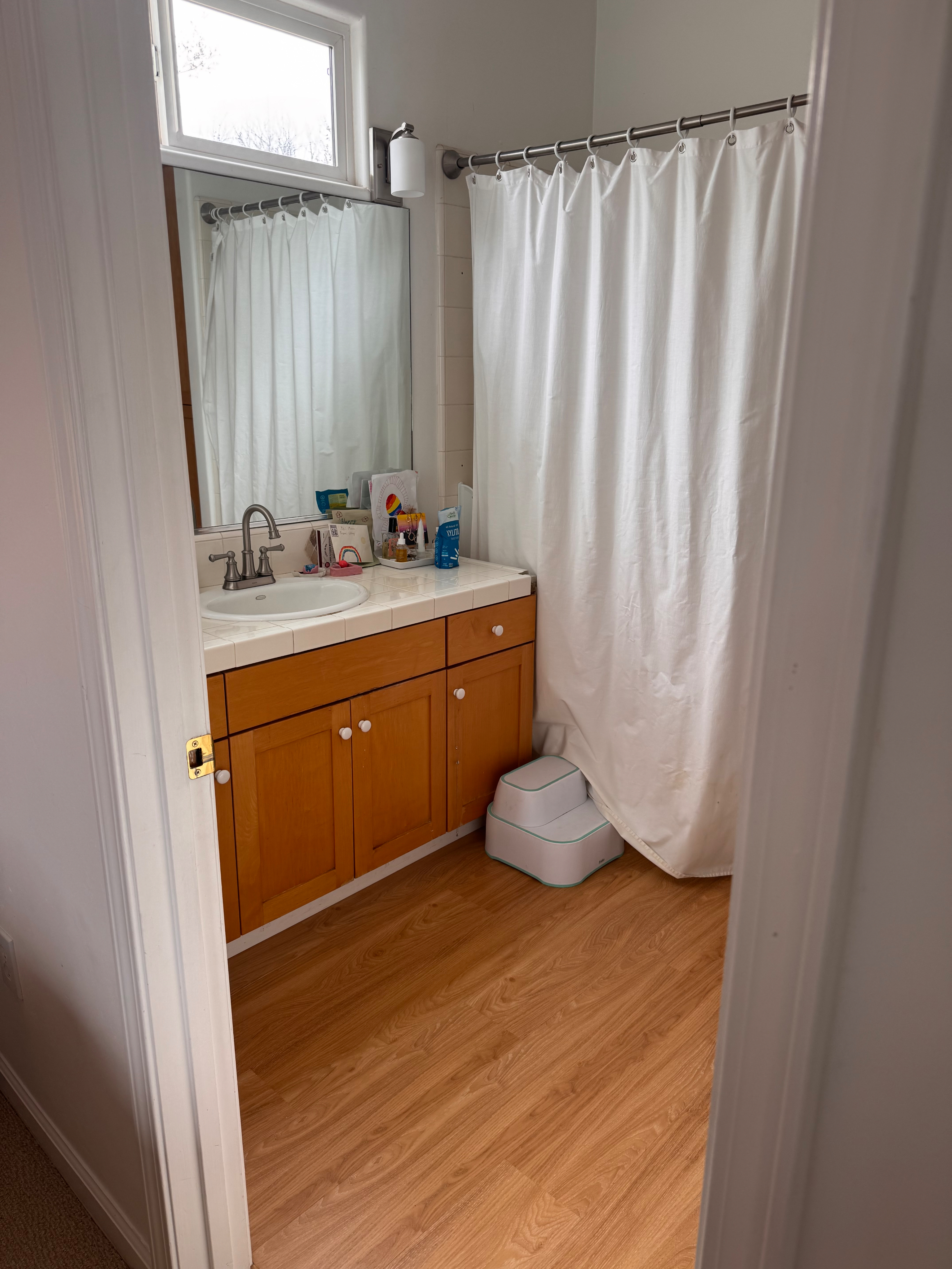 Furnished 3 bdm/ 2ba home with fenced in yard 20-30 min to 3 hospitals; monthly cleaning and wifi included! - Photo 3