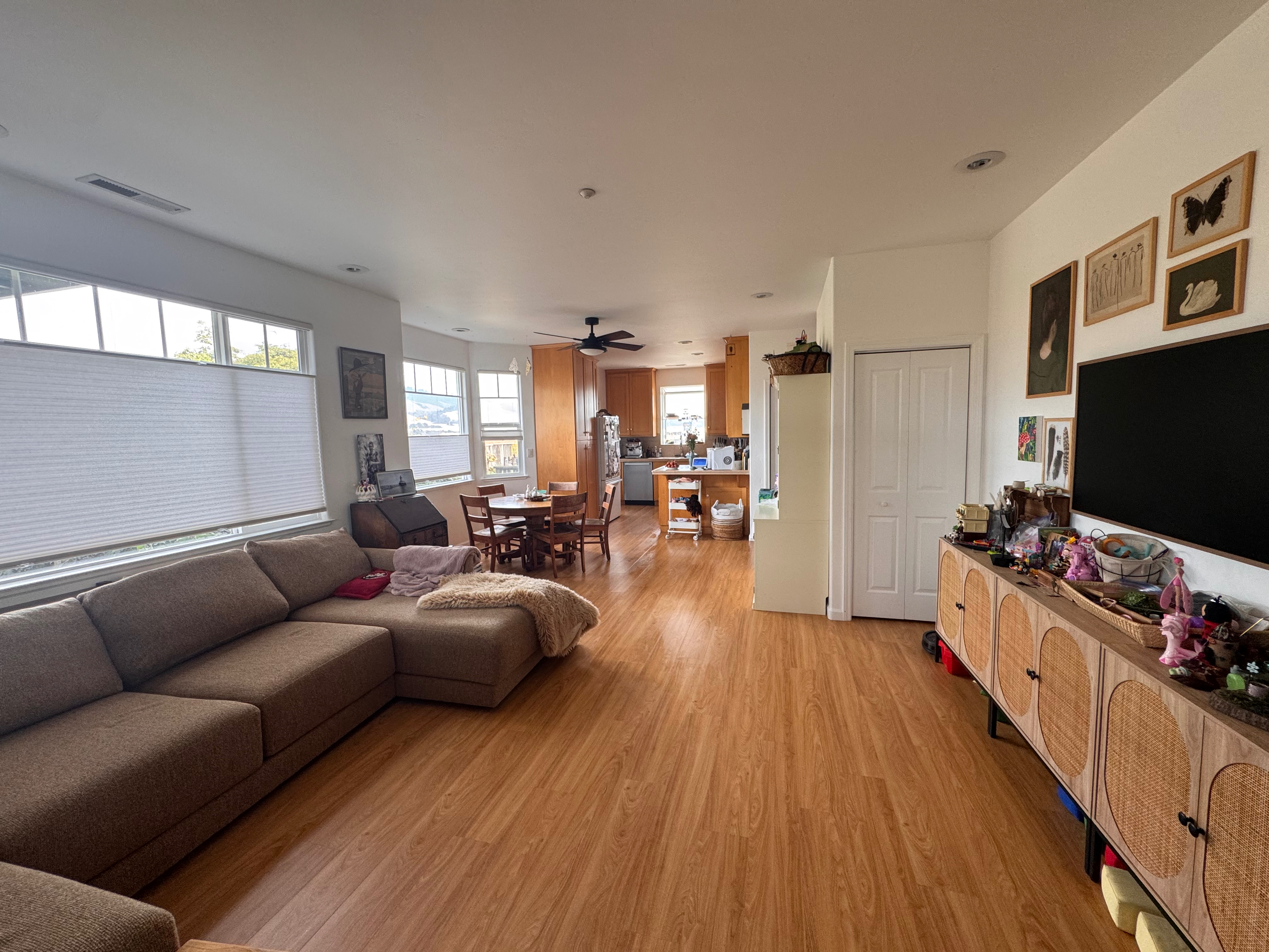 Furnished 3 bdm/ 2ba home with fenced in yard 20-30 min to 3 hospitals; monthly cleaning and wifi included! - Photo 2