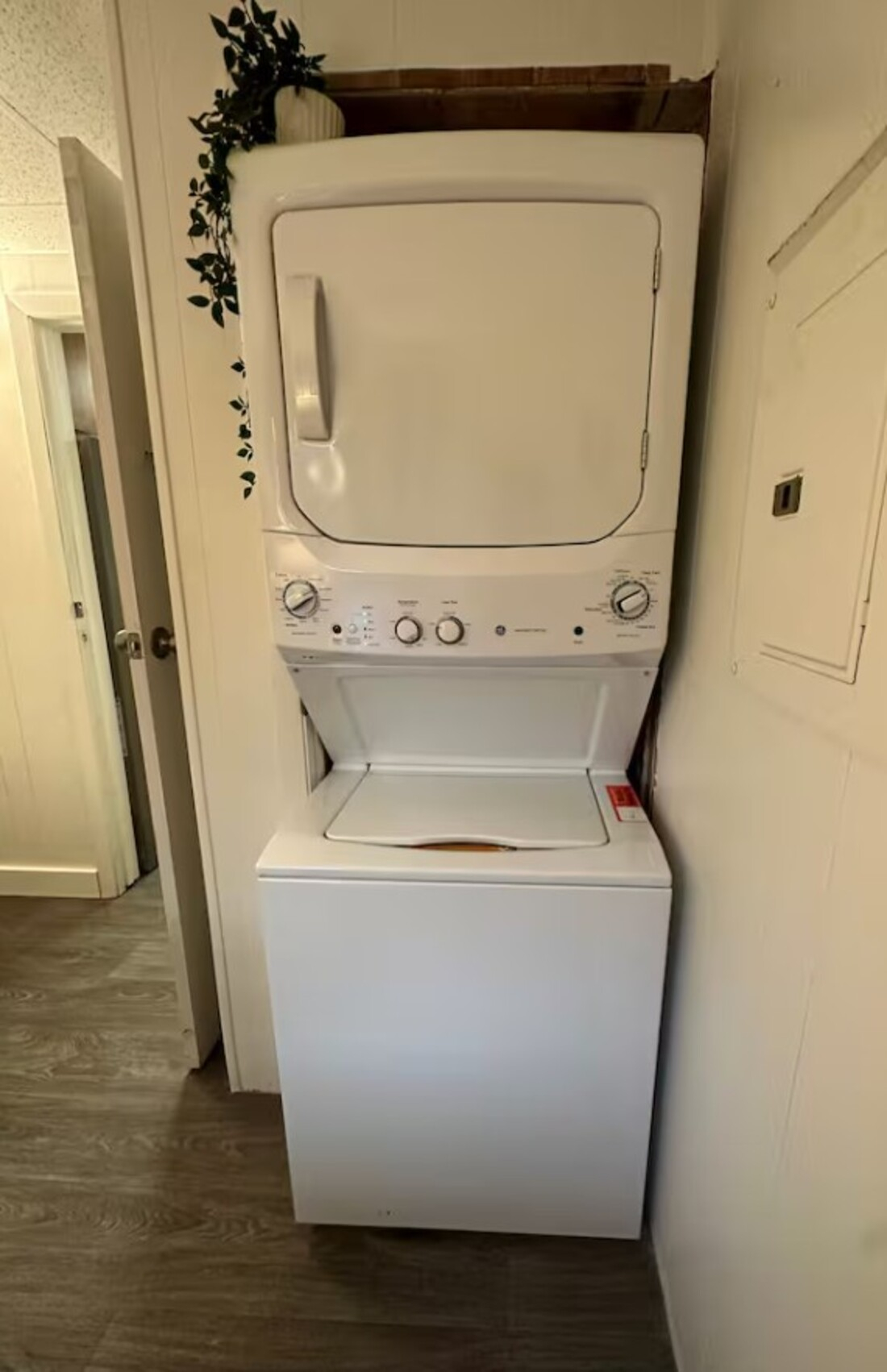 Cozy three bed one bath. Steps to the beach! Sunset Bay, USA!!! - Photo 10