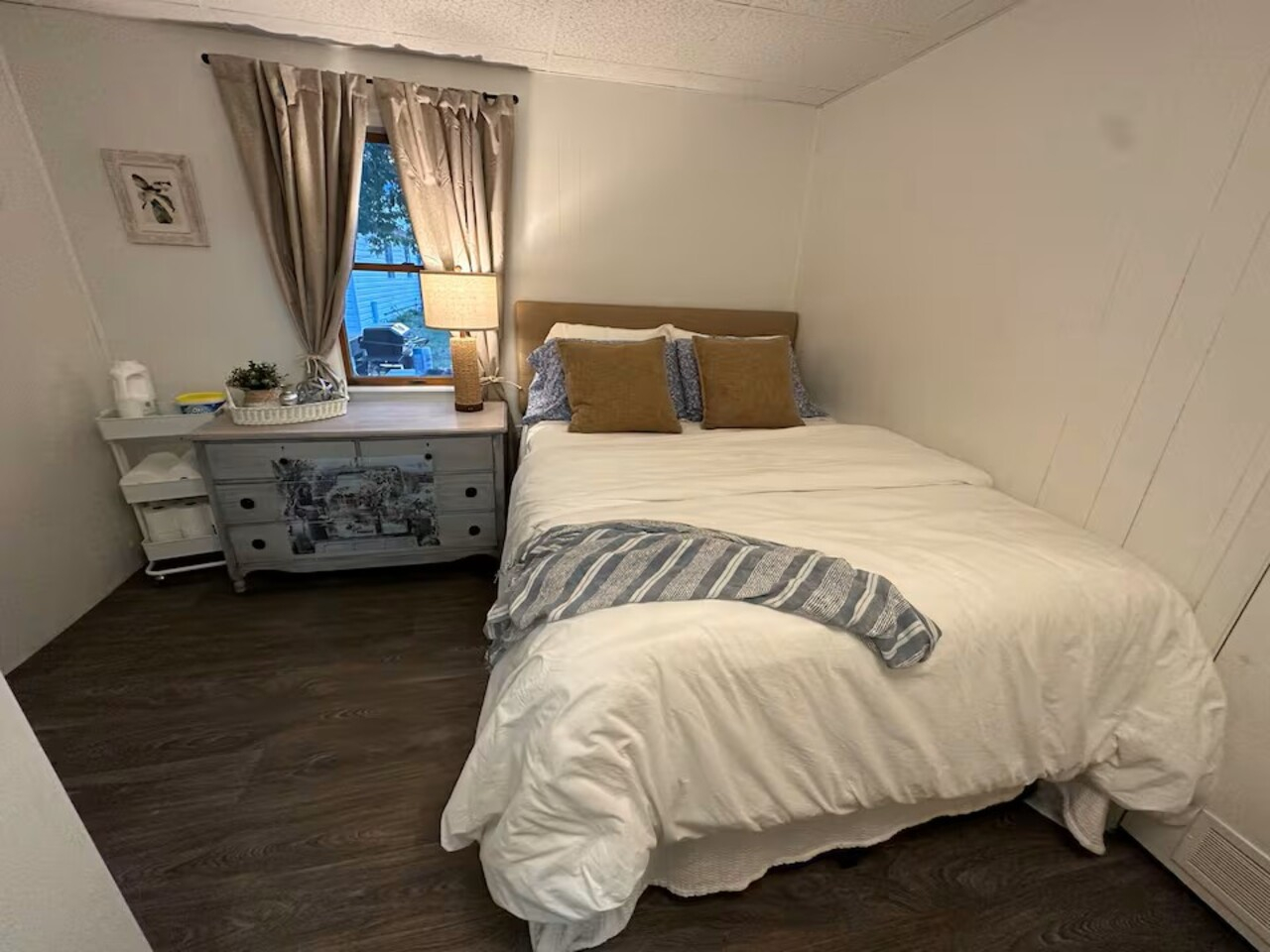 Cozy three bed one bath. Steps to the beach! Sunset Bay, USA!!! - Photo 9