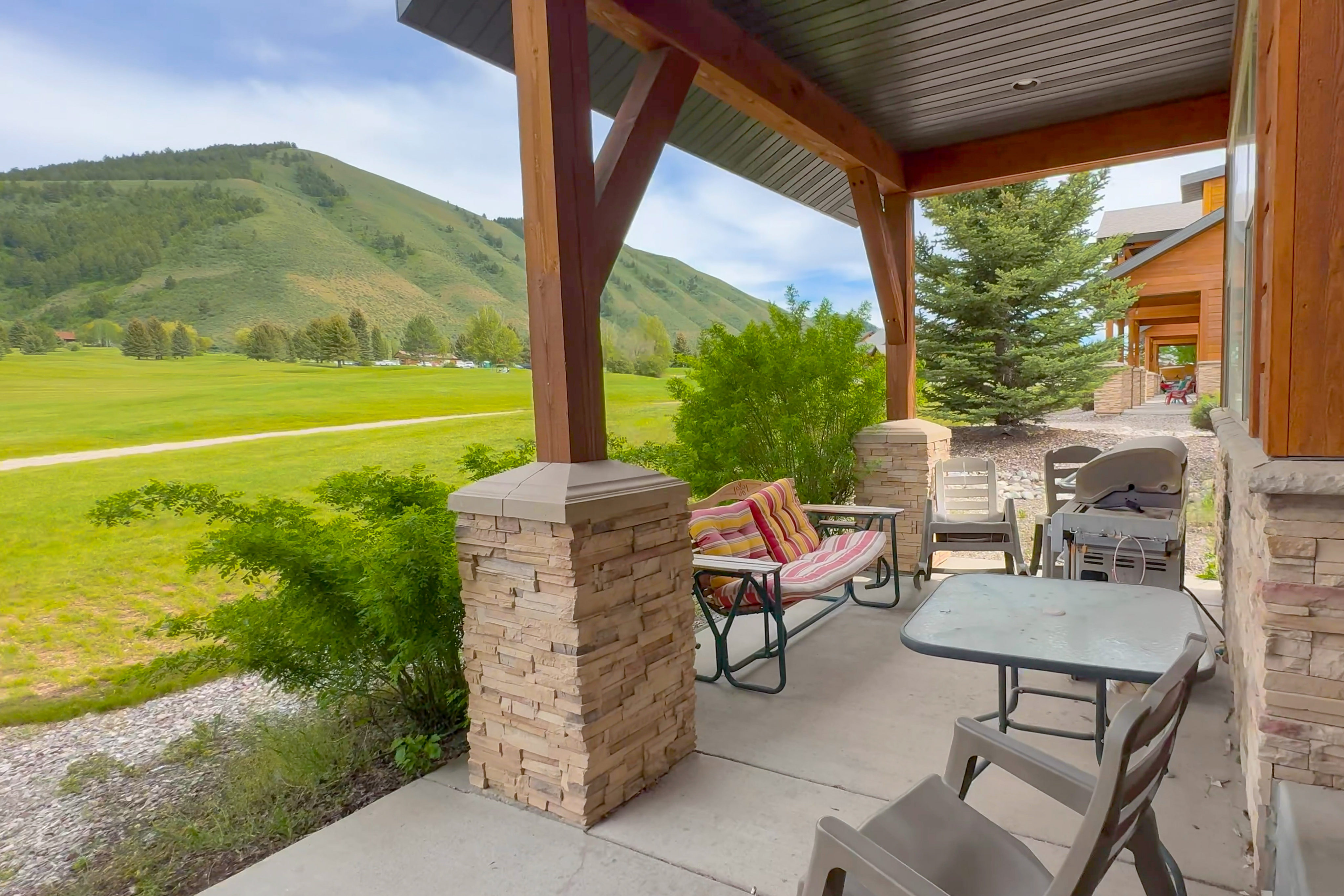 Amazingly beautiful 3,500 sq. ft luxury home right on the Afton golf course with great views of golf - Photo 2