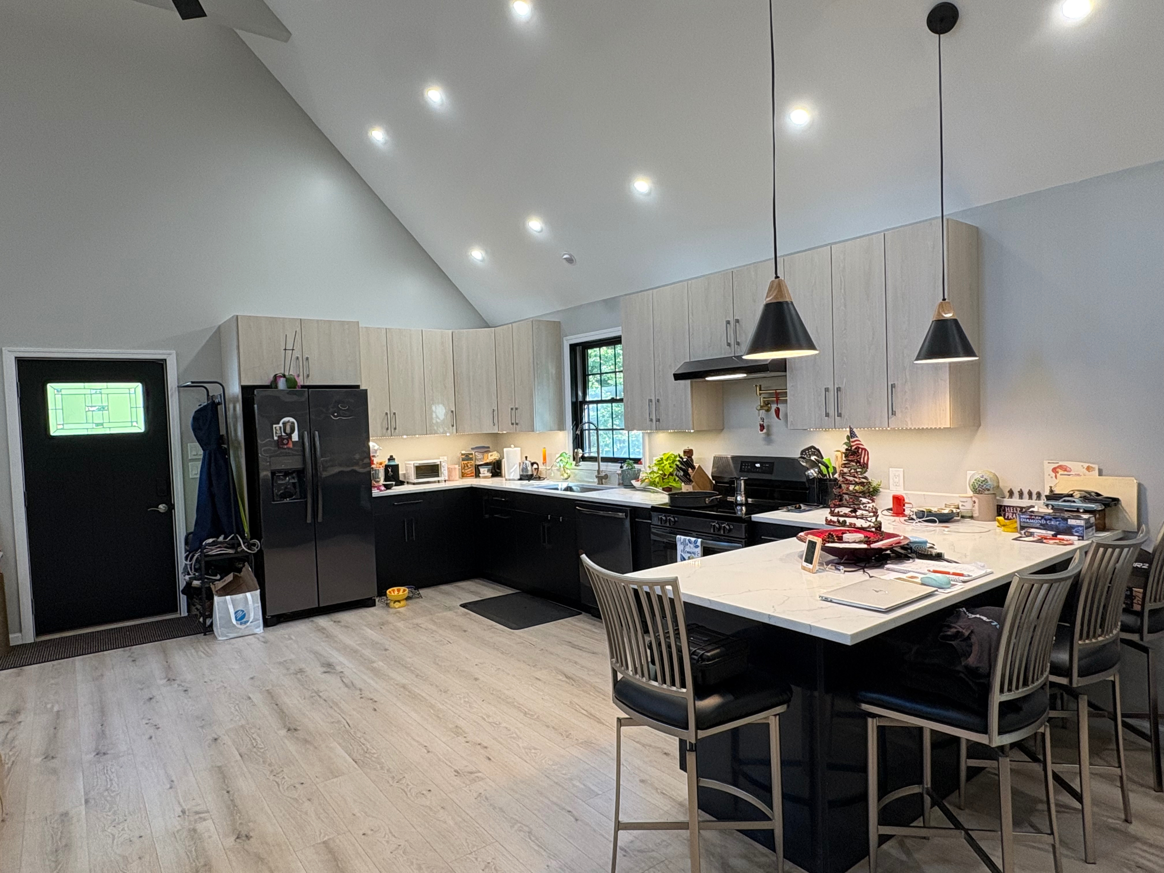 New Modern Apartment Open Concept - Photo 3