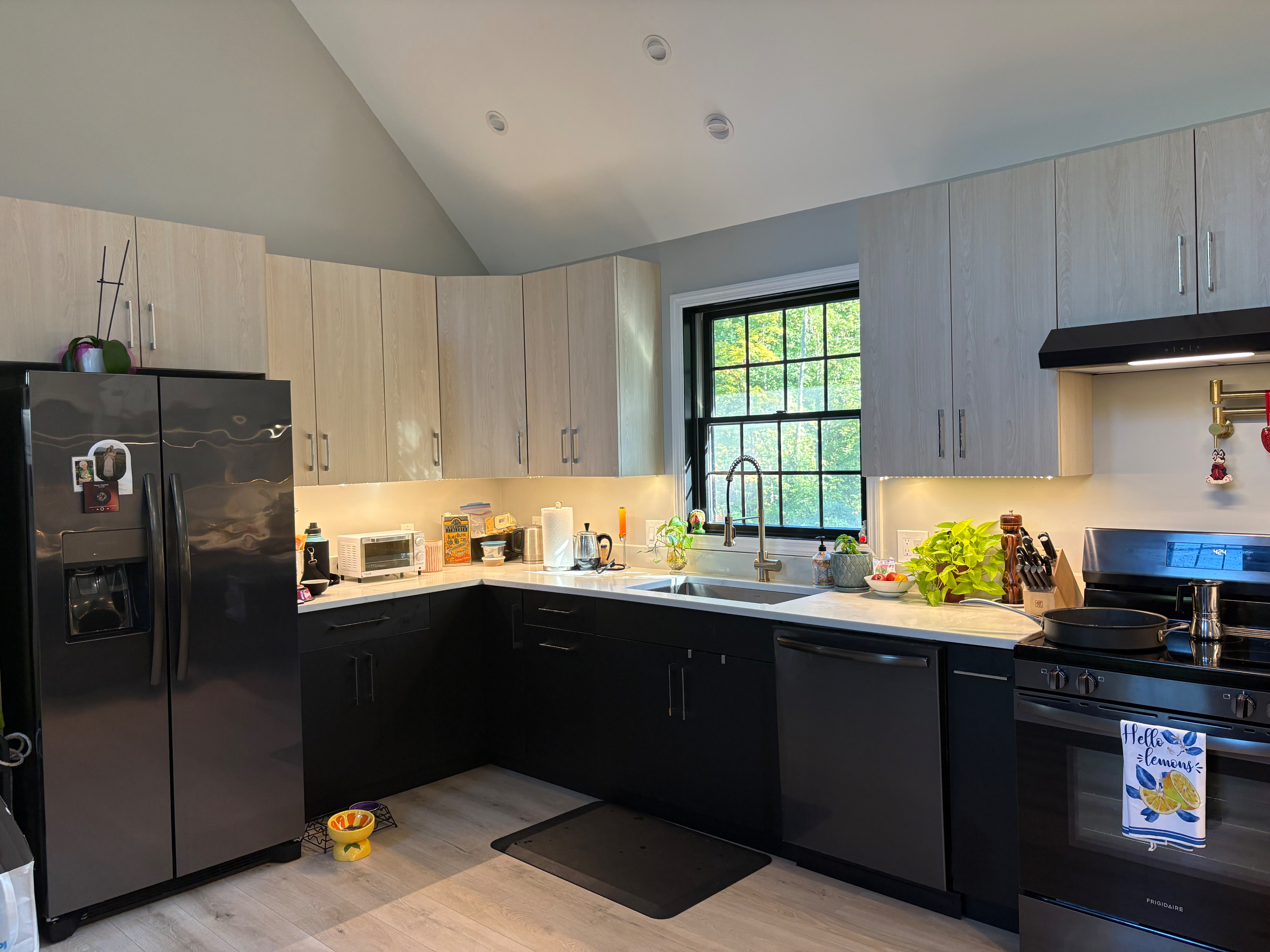 New Modern Apartment Open Concept - Photo 7