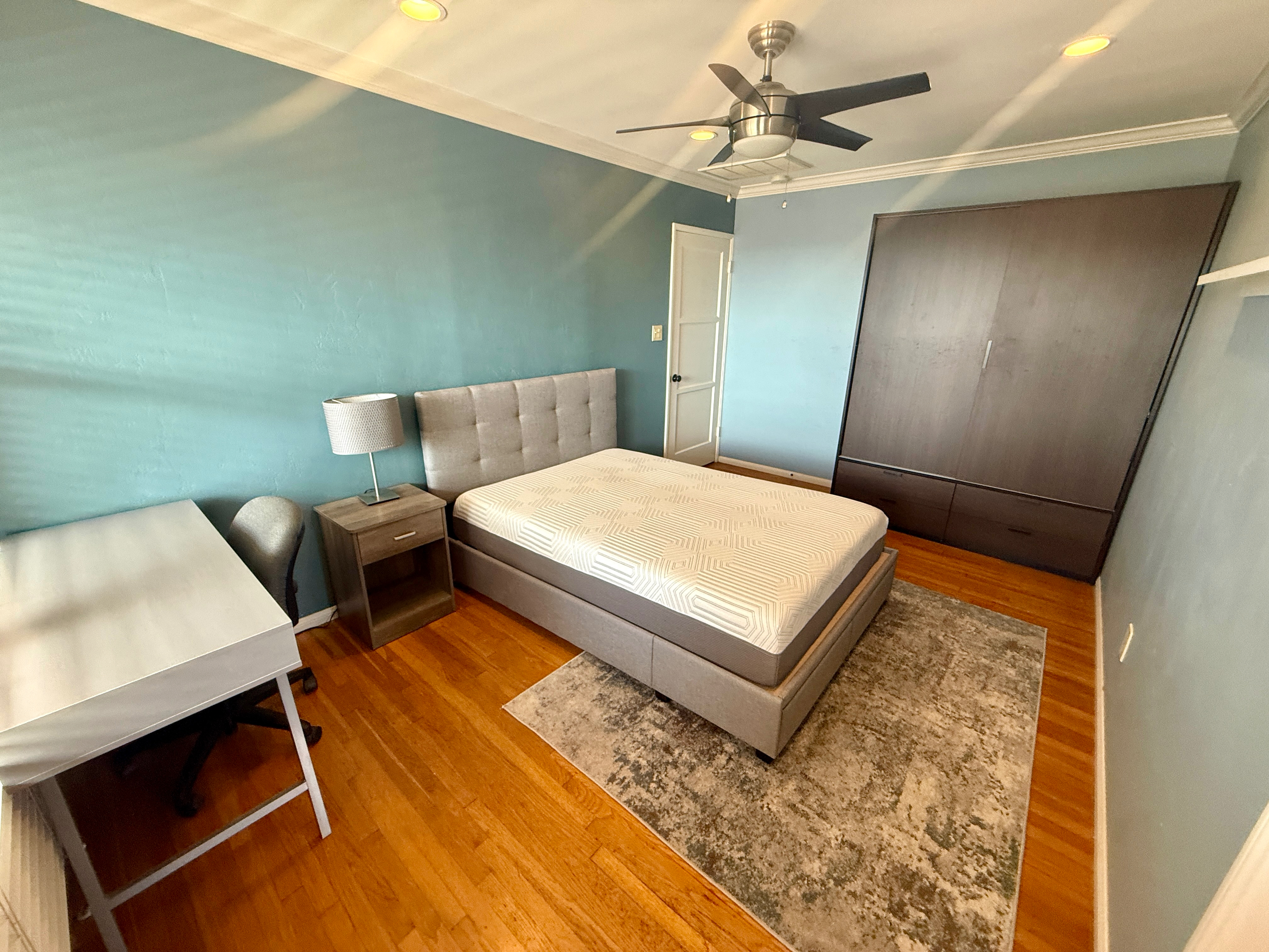 Furnished Room with Private Bathroom, Separate Entrance and Patio - Photo 3