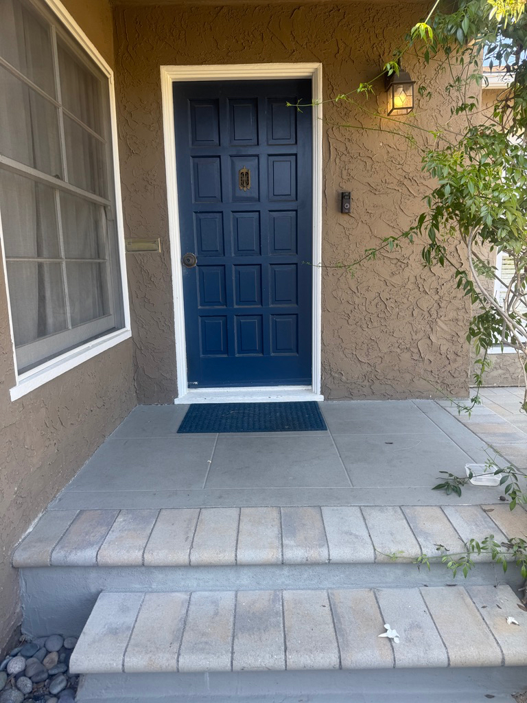 Furnished Room with Private Bathroom, Separate Entrance and Patio - Photo 2