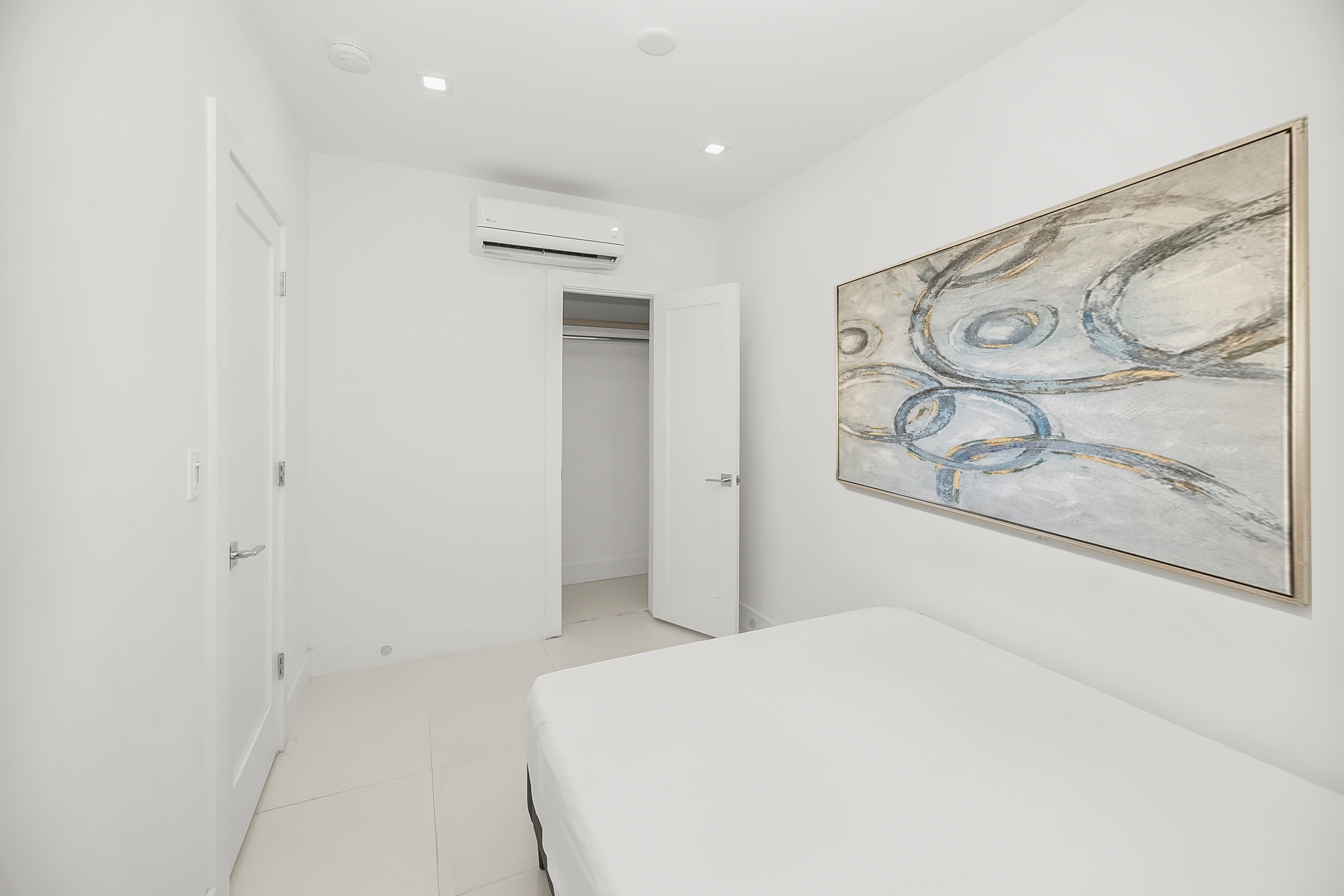 South Beach Retreat with Off-Street Parking | Walk to Dining, Shops & Parks - Photo 9
