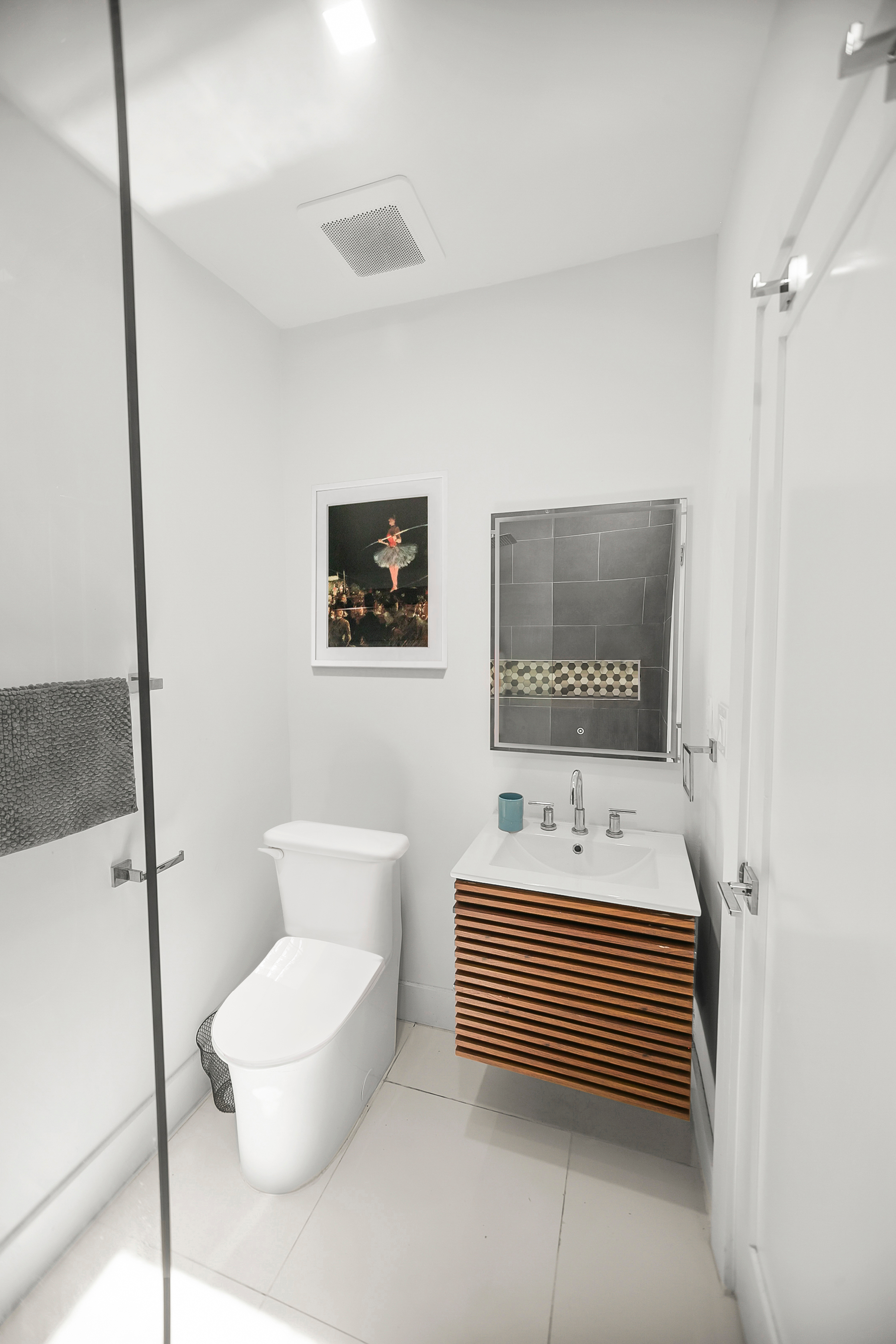 South Beach Retreat with Off-Street Parking | Walk to Dining, Shops & Parks - Photo 10